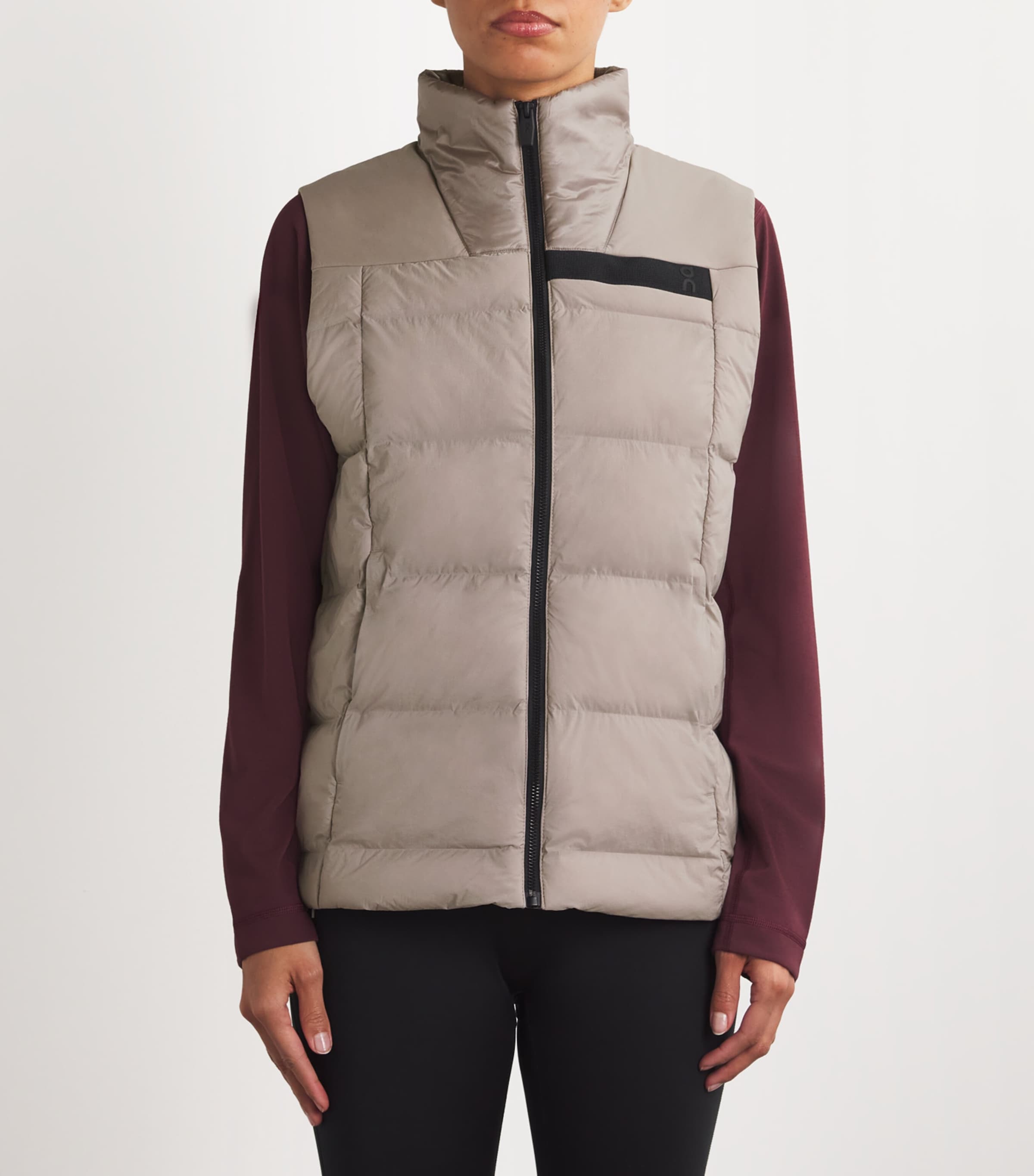 On Womens Challenger Padded Gilet Zinc Image 3