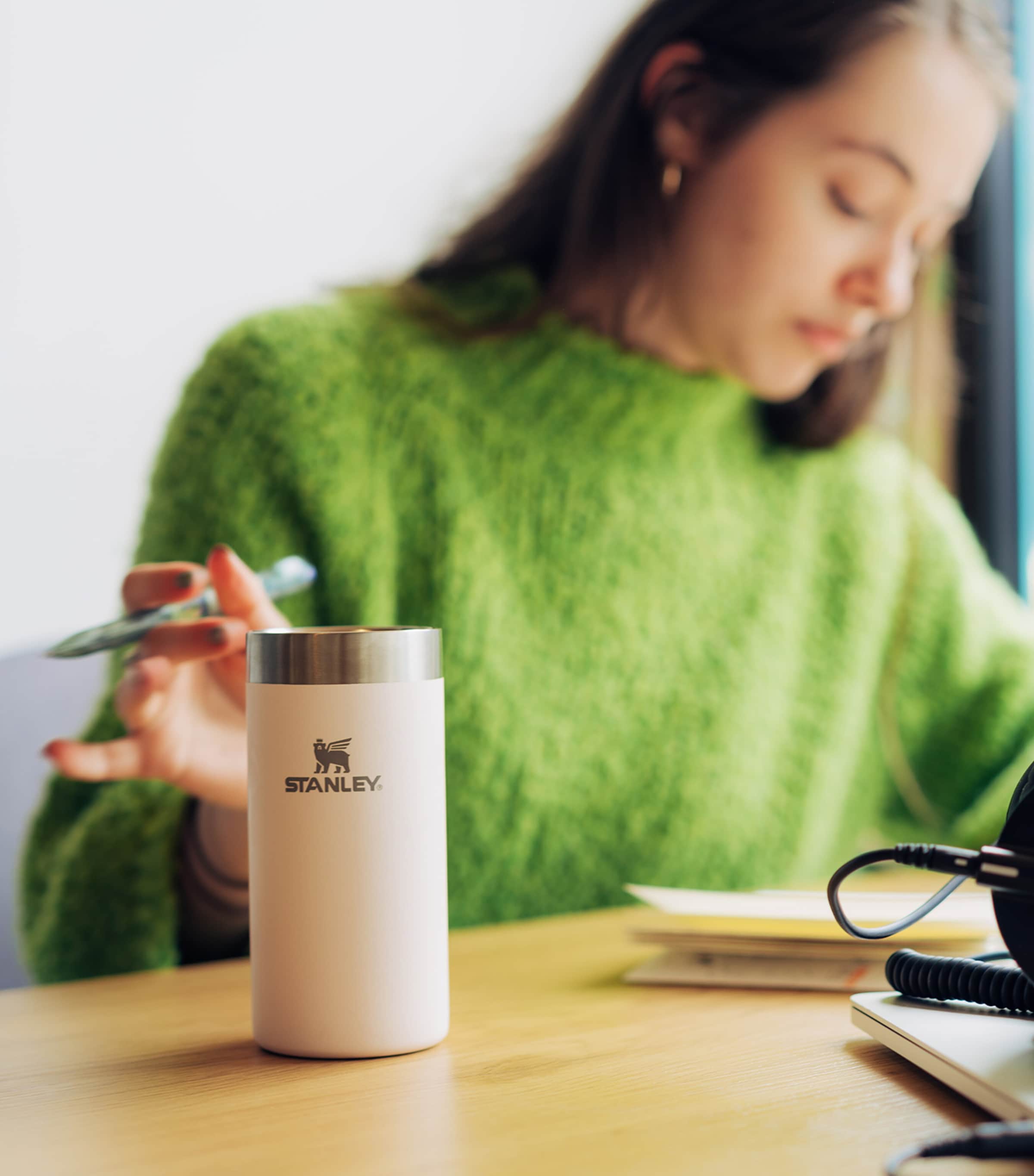 Stanley Aerolight Transit Mug (30oz) Rose Quartz Metallic Image 2