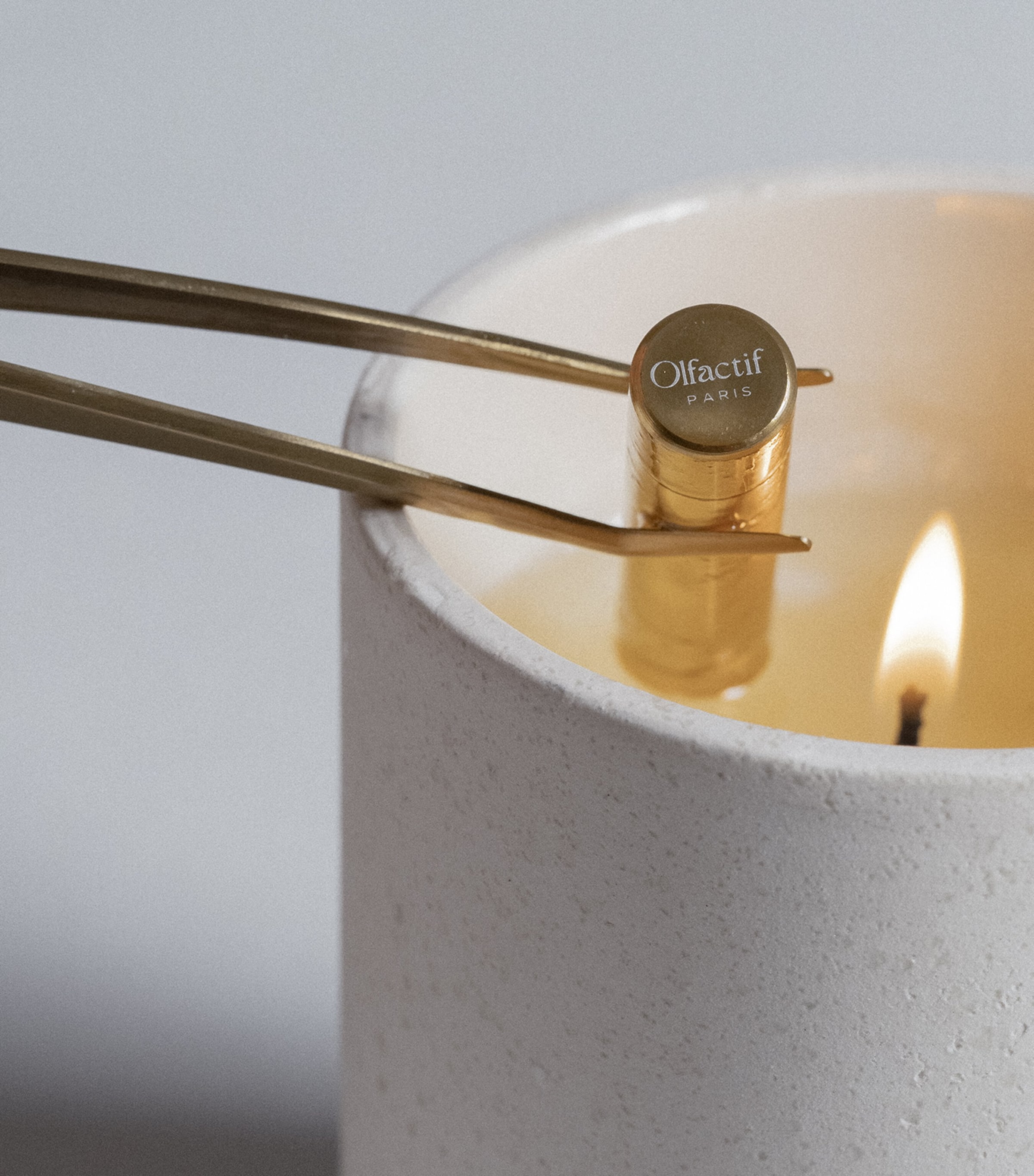 Olfactif Virgo Palo Santo Candle (240g) White Image 3