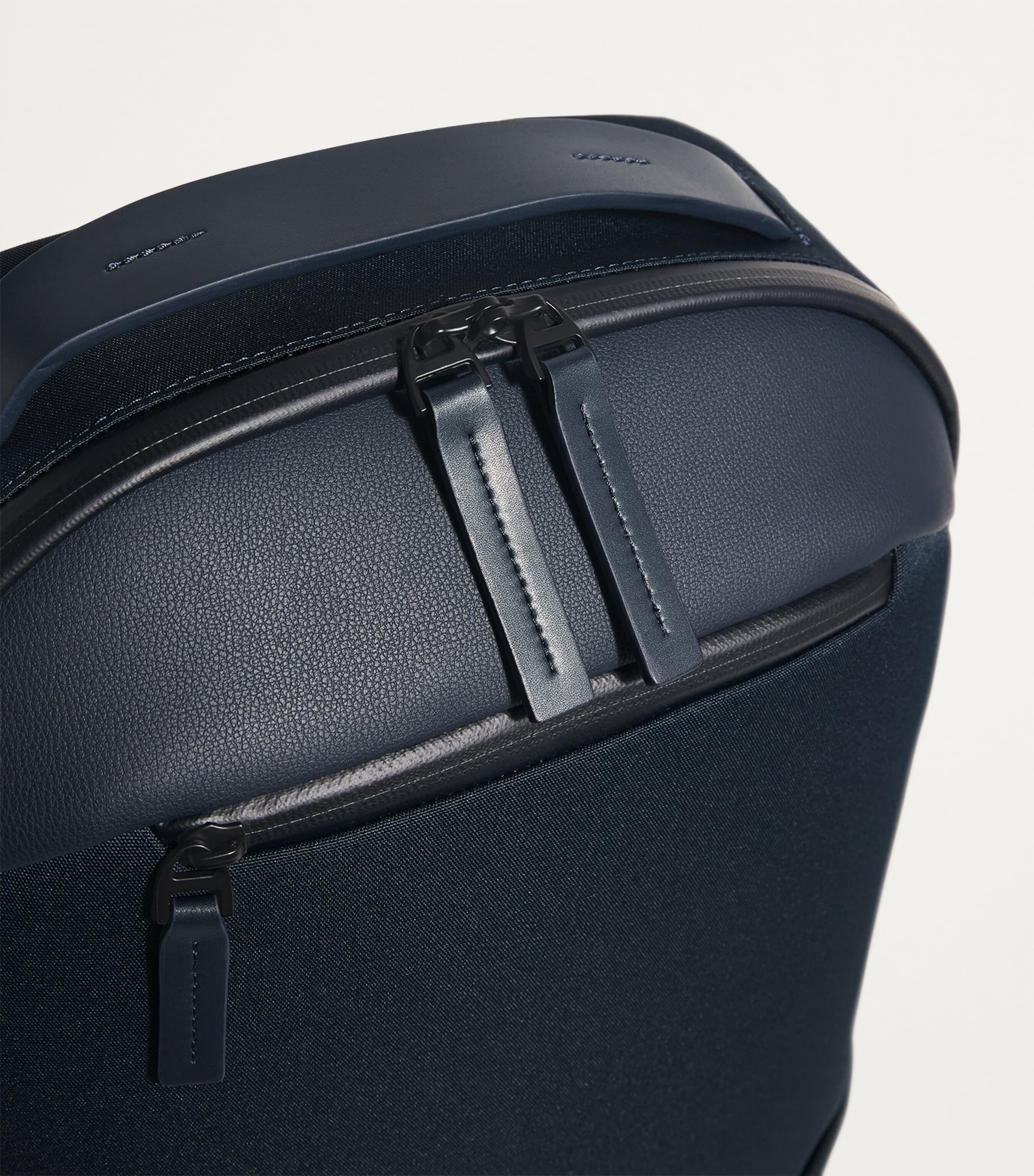 Apex 3.0 Backpack NAVY Image 4