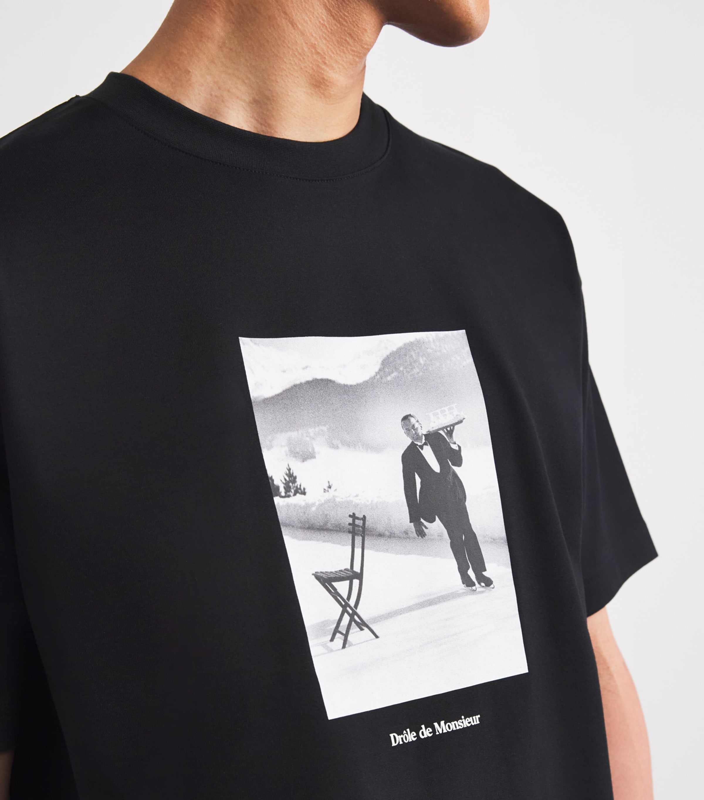Cotton Waiter on Skates T-Shirt BL / BLACK Image 6