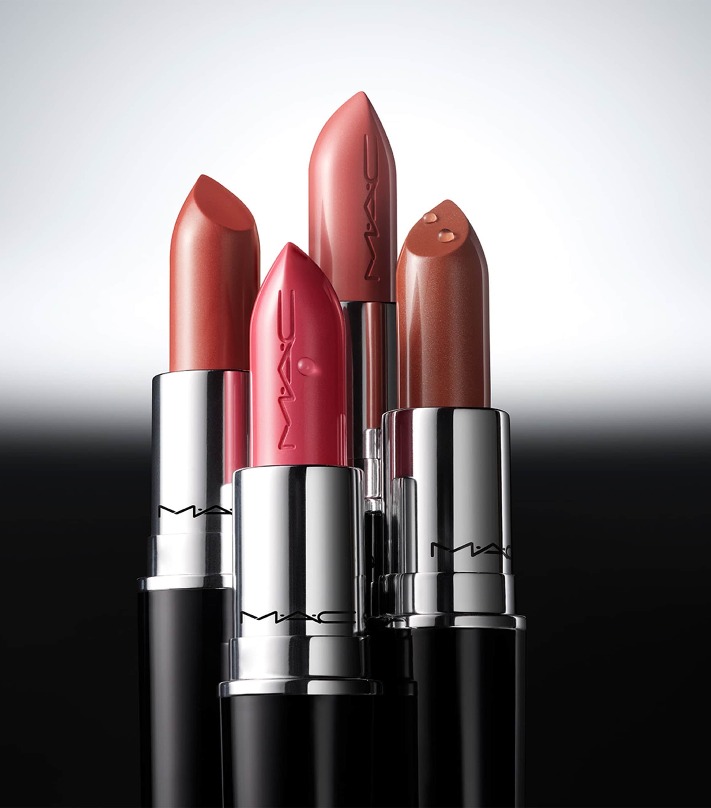 Lustreglass Lipstick SIGNATURE MOVE Image 3