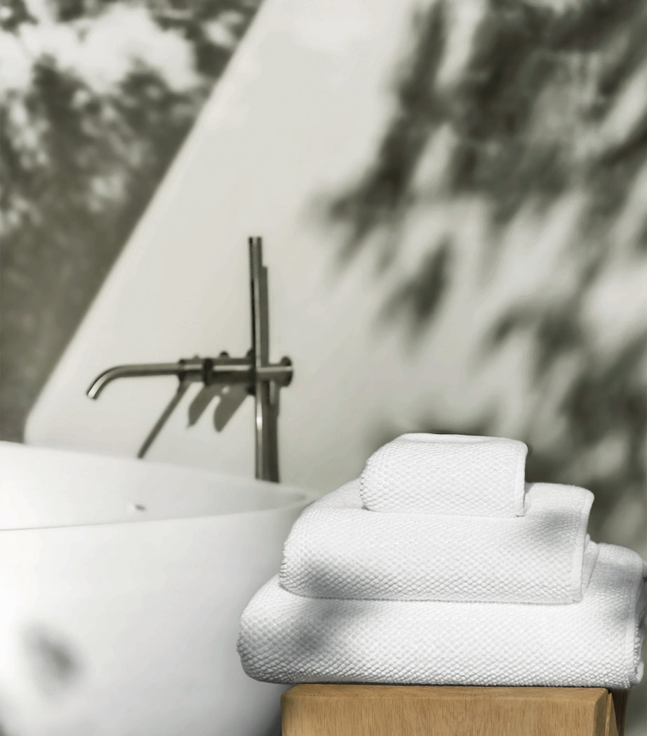 GRACCIOZA Cotton Pearls Hand Towel (50cm x 100cm) White Image 2