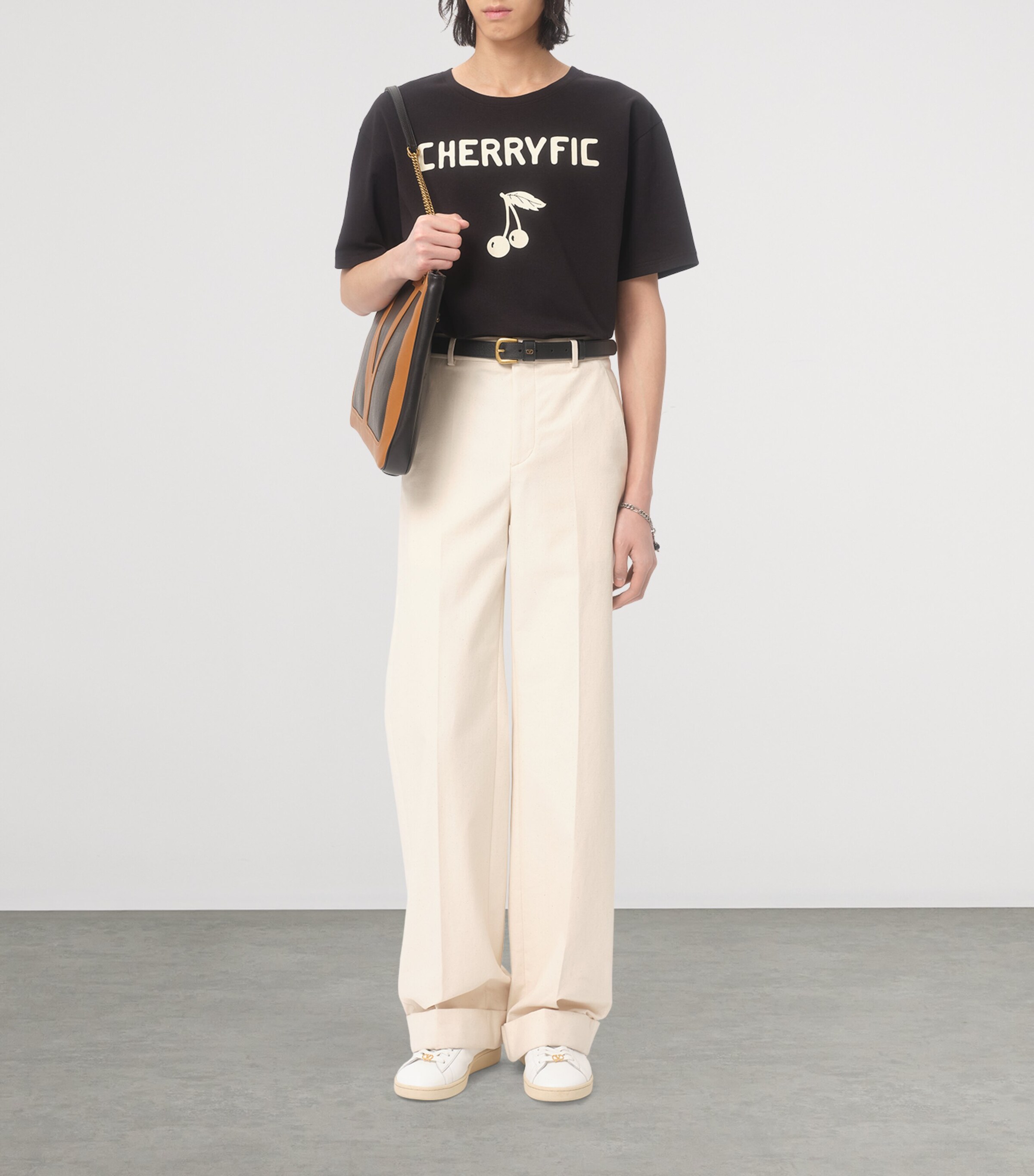 ヴァレンティノ Valentino Cherryfic T-Shirt Valentino Garavani Cherryfic-print crew-neck T-shirt | Black