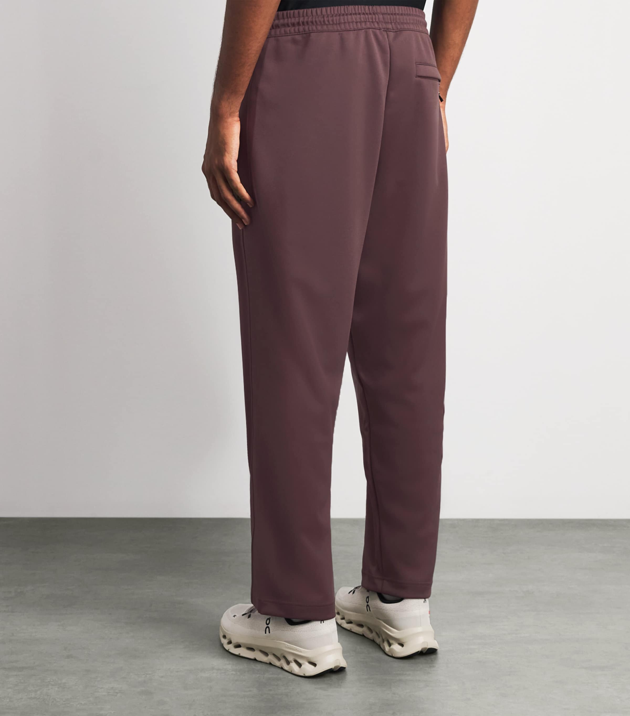 On Mens Courtside Sweatpants Mulberry Image 5
