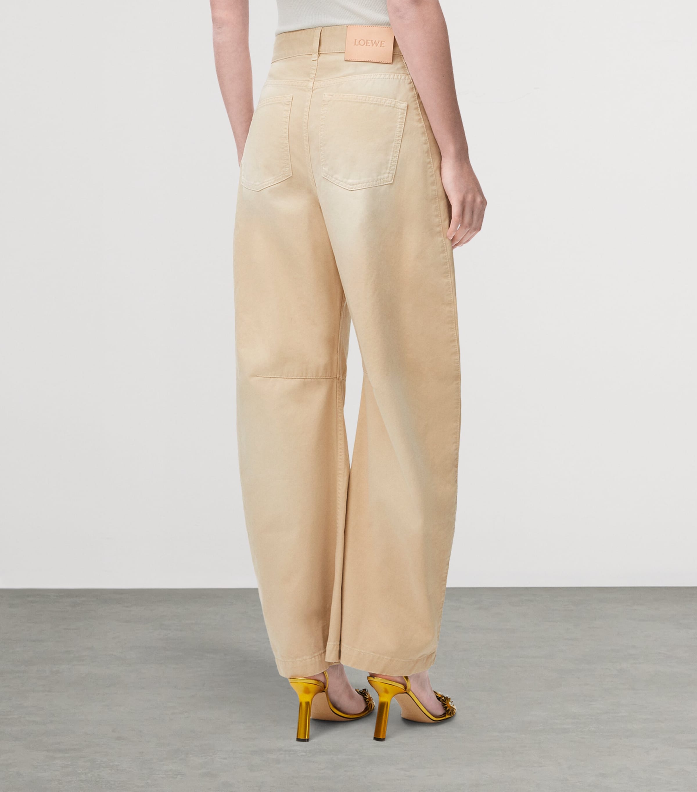 【関税&送料込】Loewe Paulas Ibiza Barrel Trousers Paula's Ibiza twill barrel-leg pants in beige - Loewe