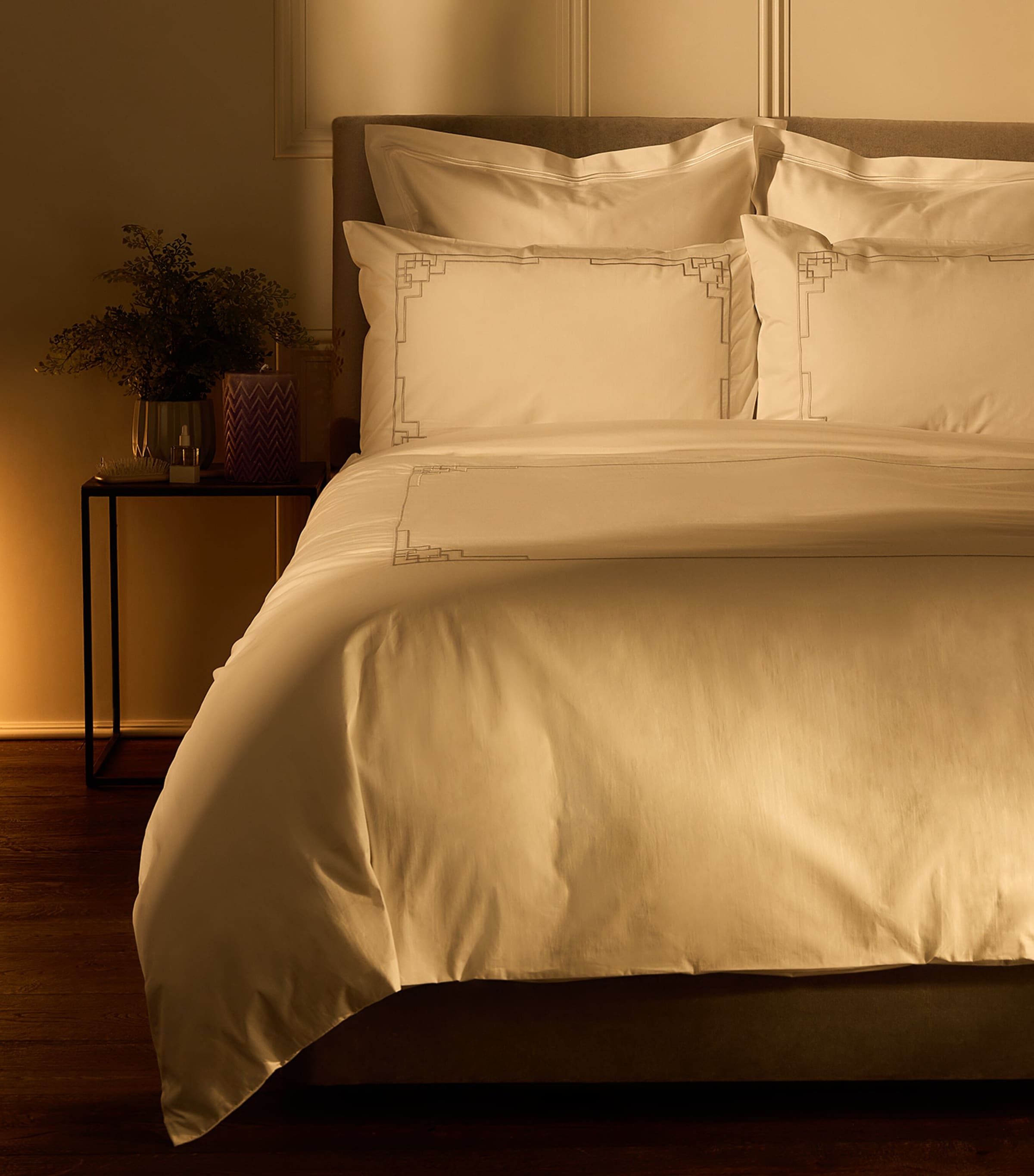 Walverden Super King Duvet Cover Set (260cm x 220cm) WHITE Image 2