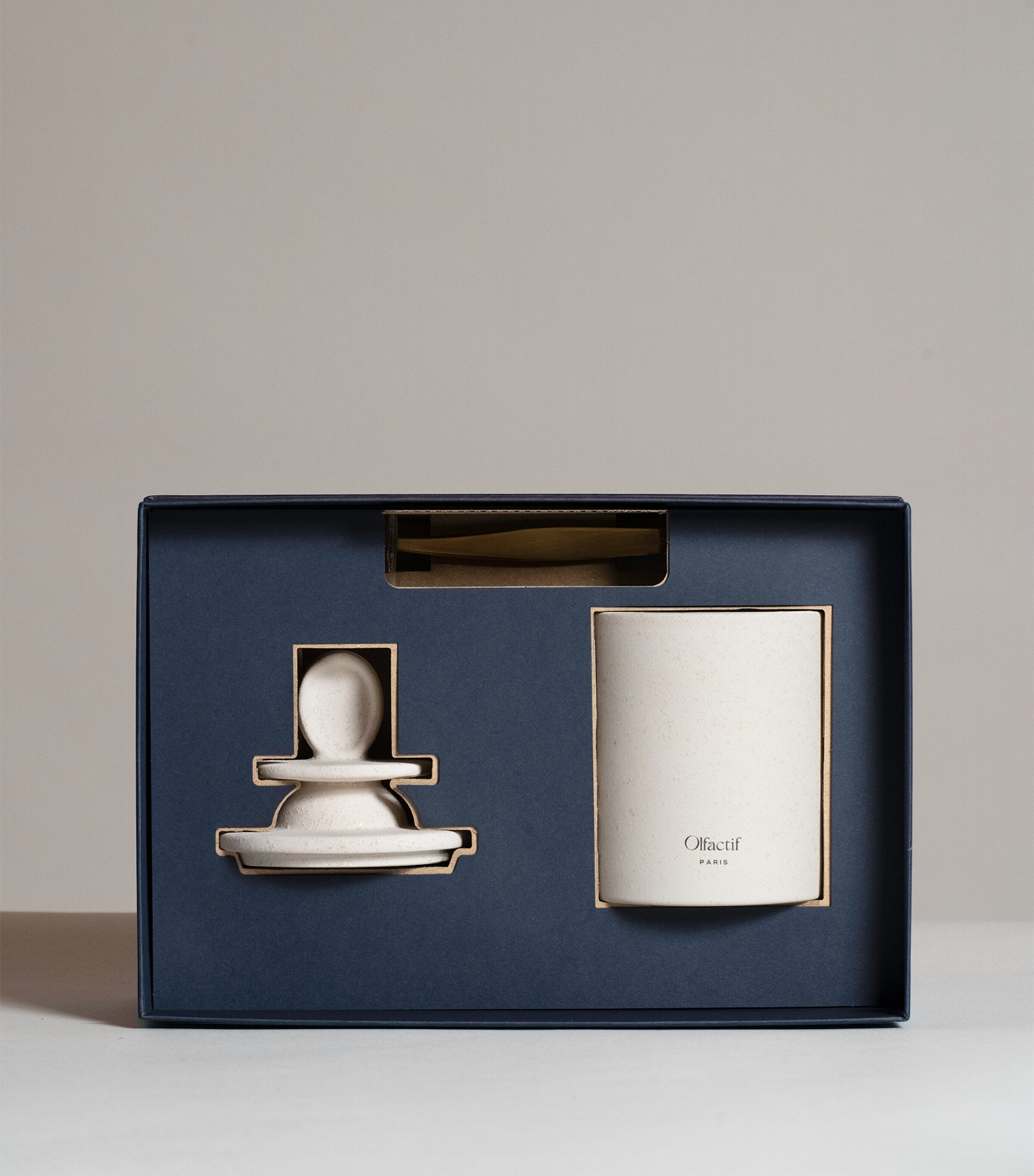 Libra Wild Fig Candle (240g) WHITE Image 3