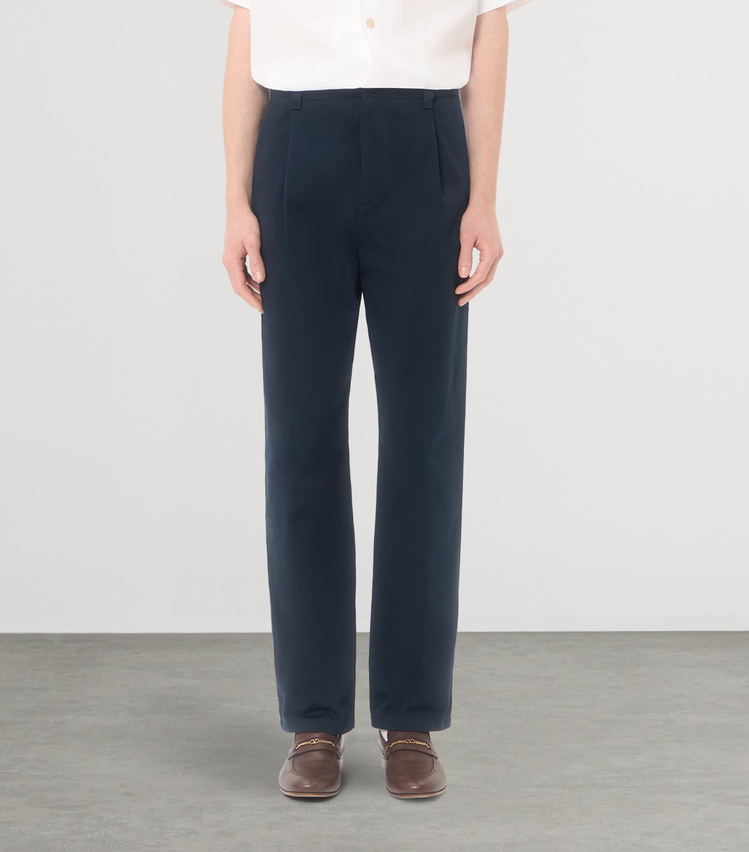 Valentino Garavani Mens Cotton Pleated Straight Chinos Image 2