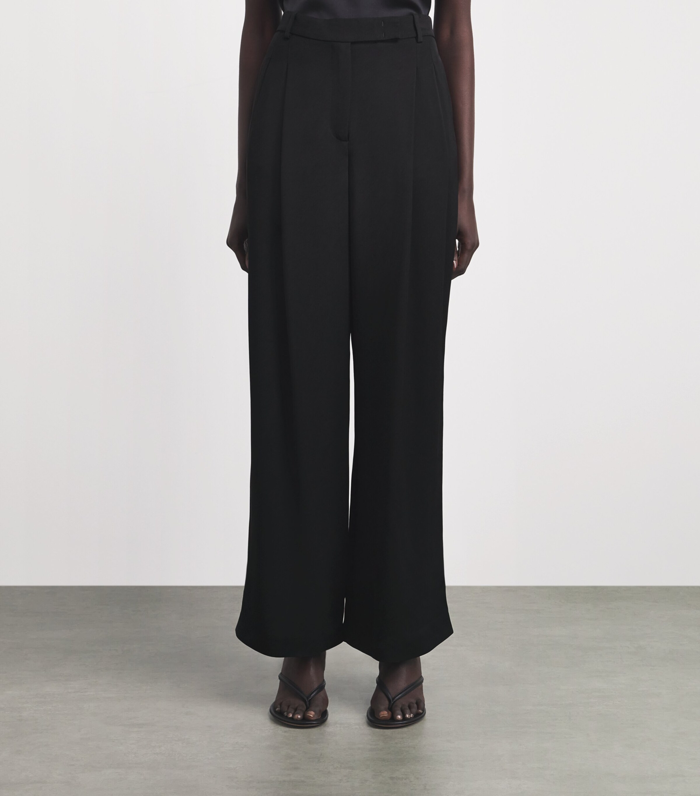 Eleventy Womens Twill Pleated Straight Trousers Nero Image 4