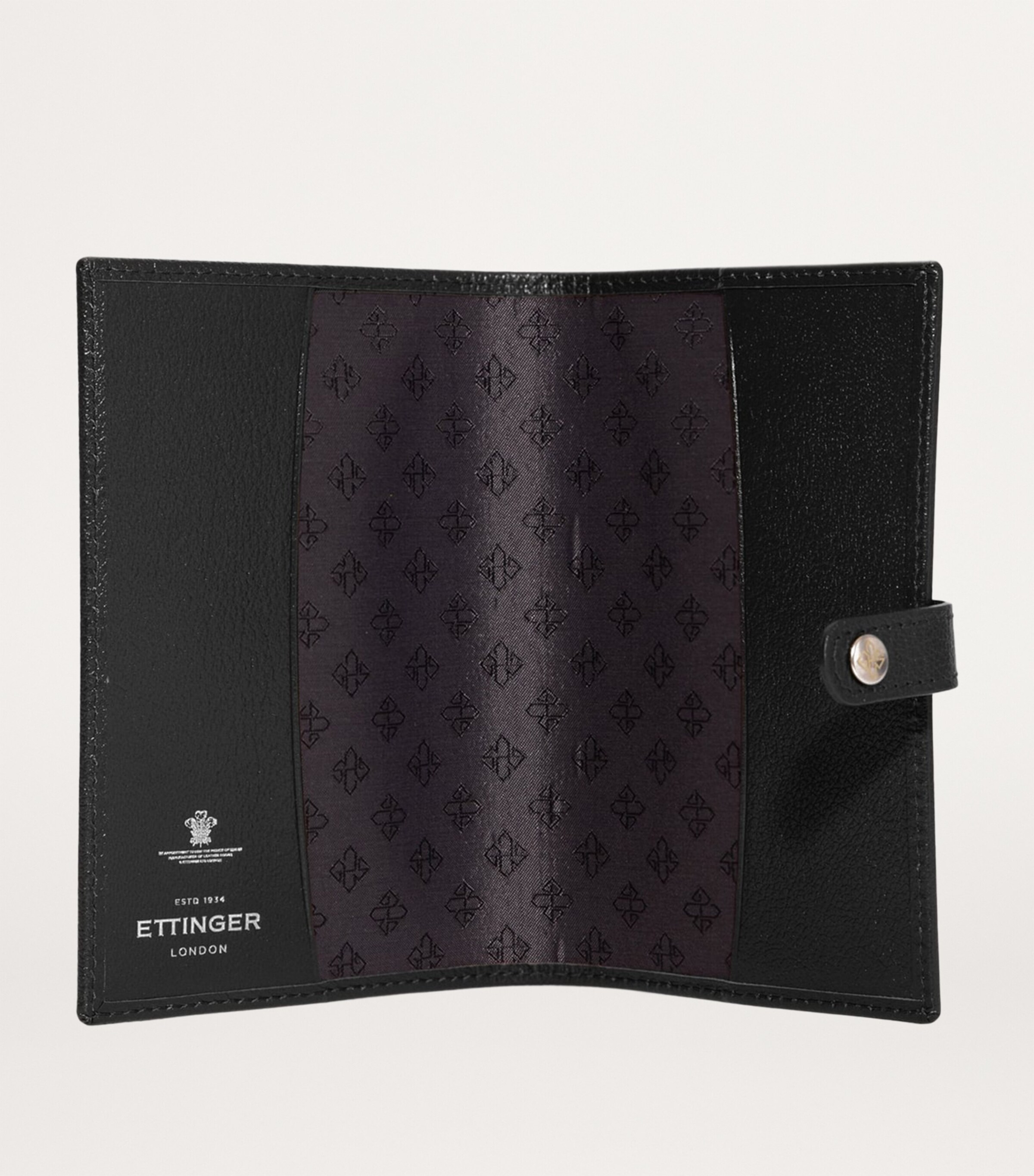 Leather AirTag Passport Case BLACK Image 4