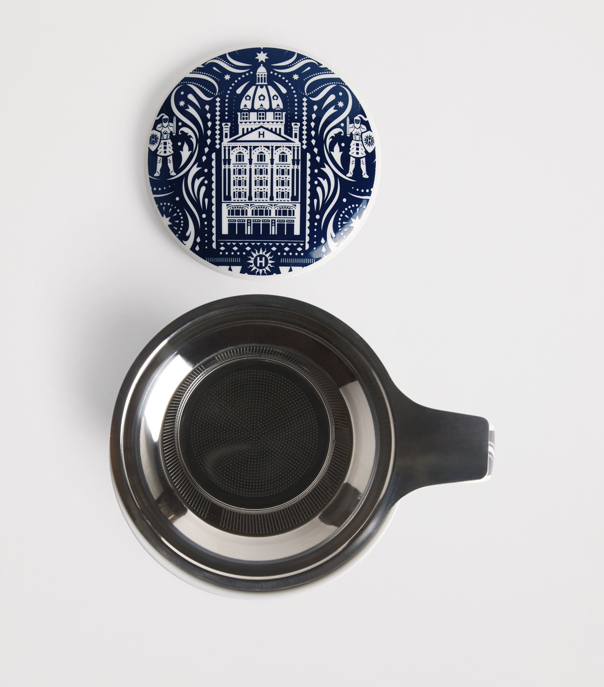 Bone China Knights of Brompton Mug and Tea Strainer BLUE Image 3