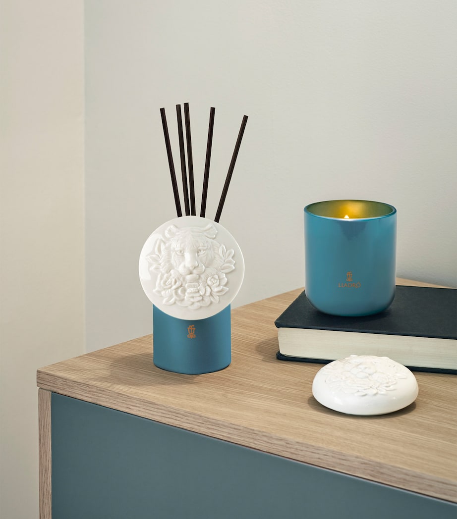 Lladró Tiger Moonlight Candle (200g) White & Blue Image 3