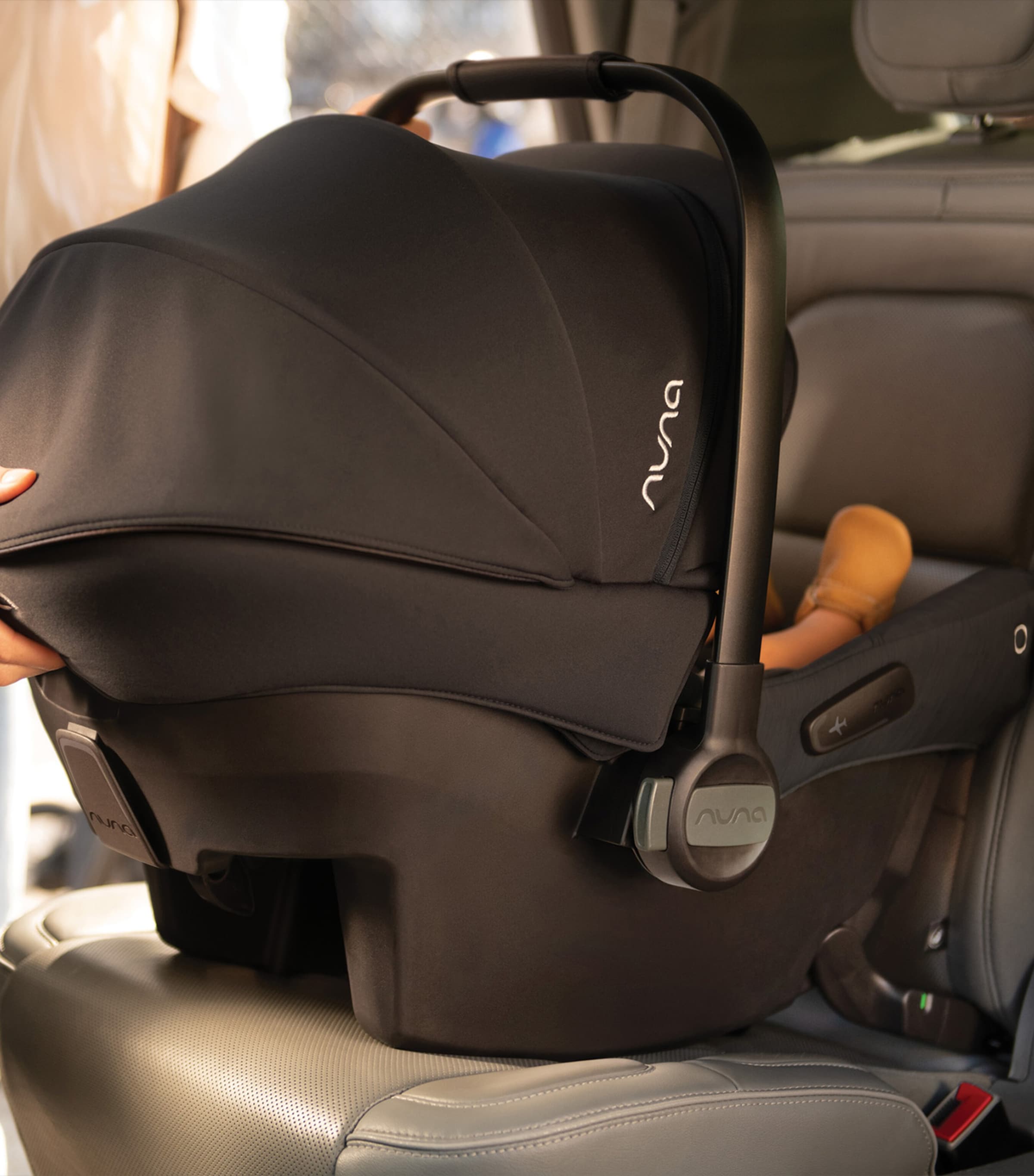 PIPA Urbn Infant Car Seat CAVIAR Image 6