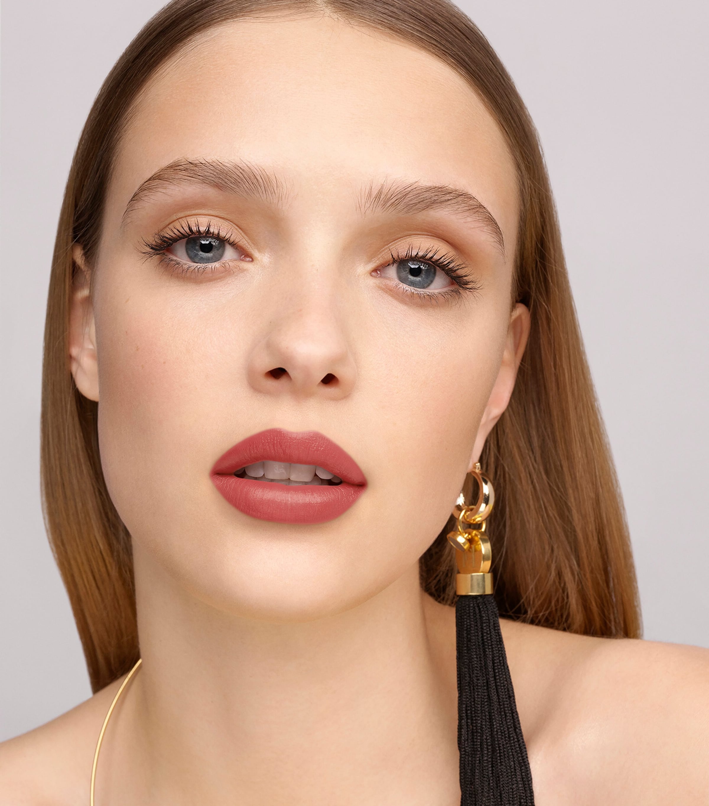 Carolina Herrera Fabulous Kiss Blur Matte Lipstick and Cap Bundle Image 4