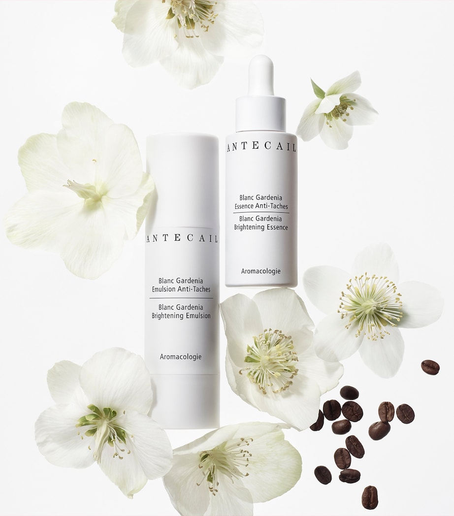 Blanc Gardenia Brightening Essence NO COLOUR Image 3