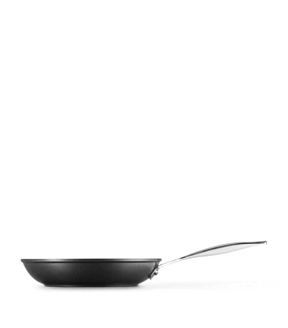 Le Creuset Non-Stick Shallow Frying Pan (22cm) Image 5