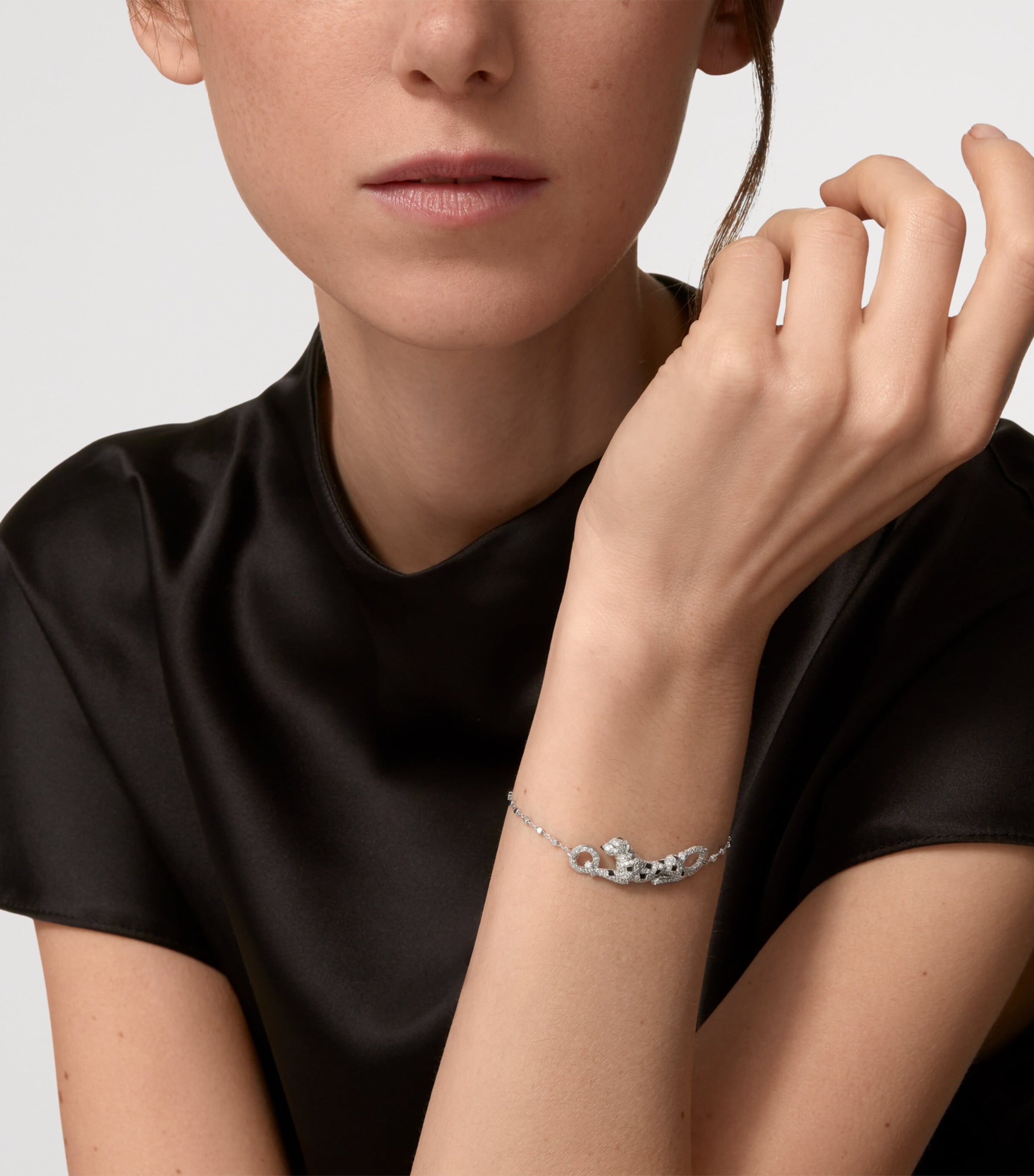Cartier White Gold, Diamond and Emerald Panthère de Cartier Bracelet White Gold Image 2