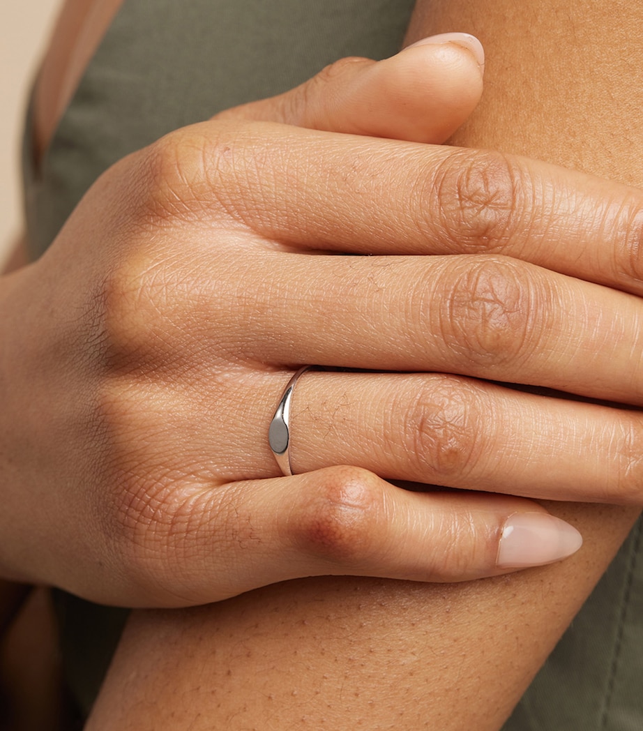 Astrid & Miyu White Gold Signet Ring White Gold Image 2