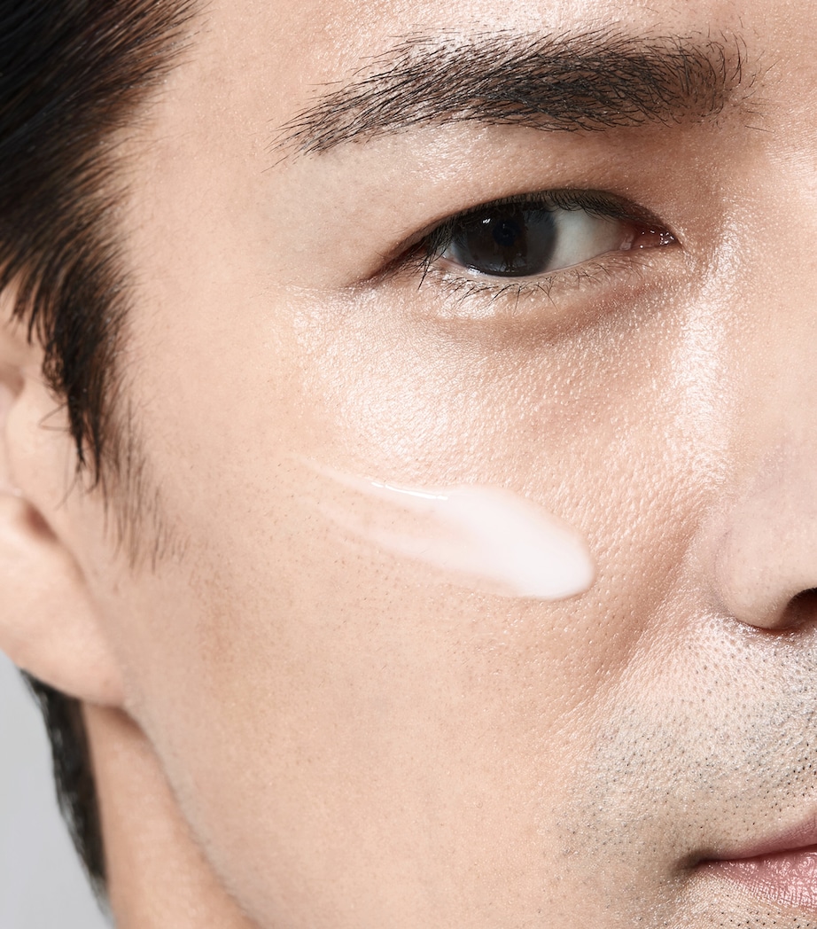Shiseido Men Energizing Moisturizer Extra Light Fluid (100ml) NO COLOUR Image 3