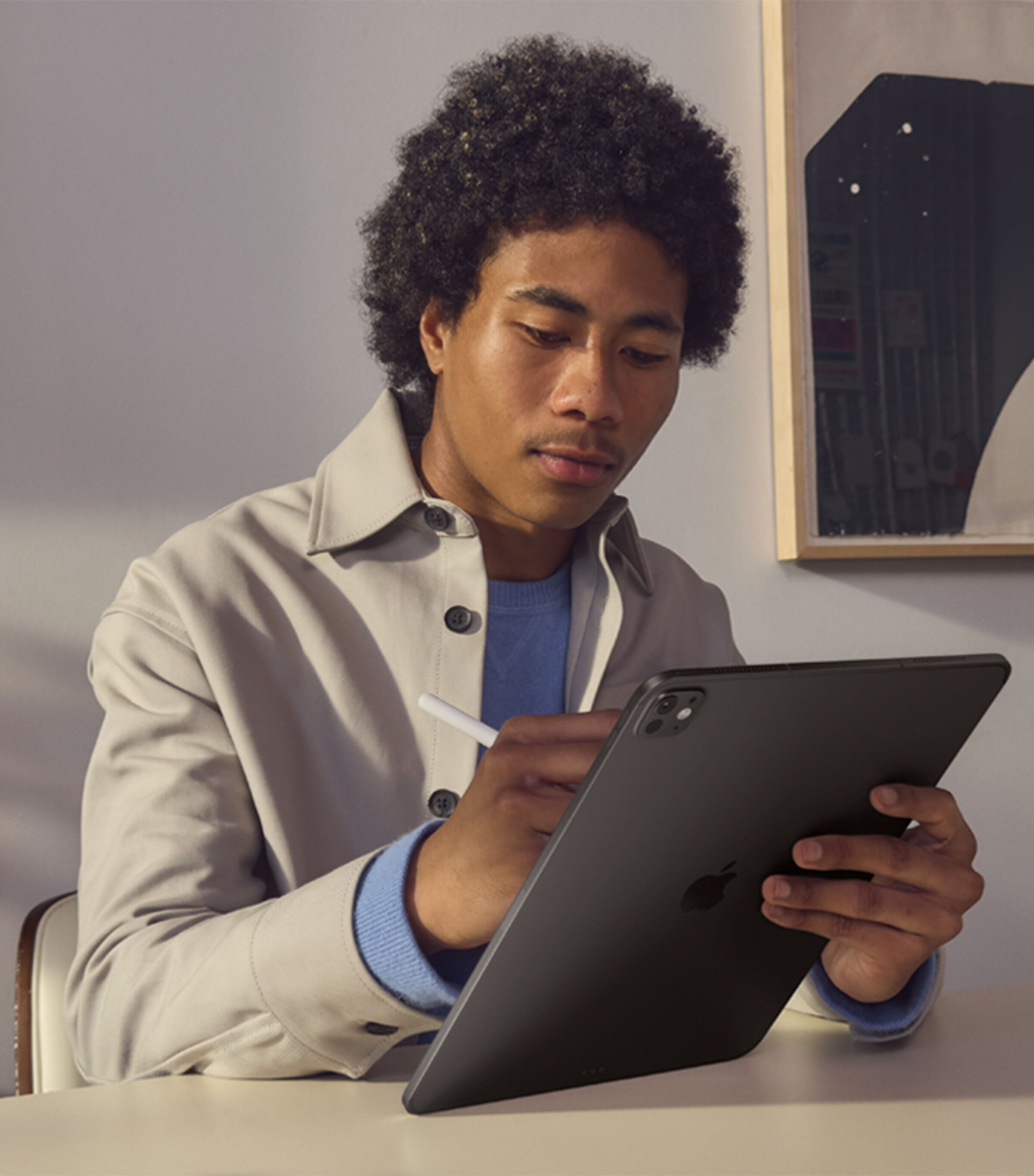 iPad Pro 13" Cellular 2TB - Space Black SPACE BLACK Image 4