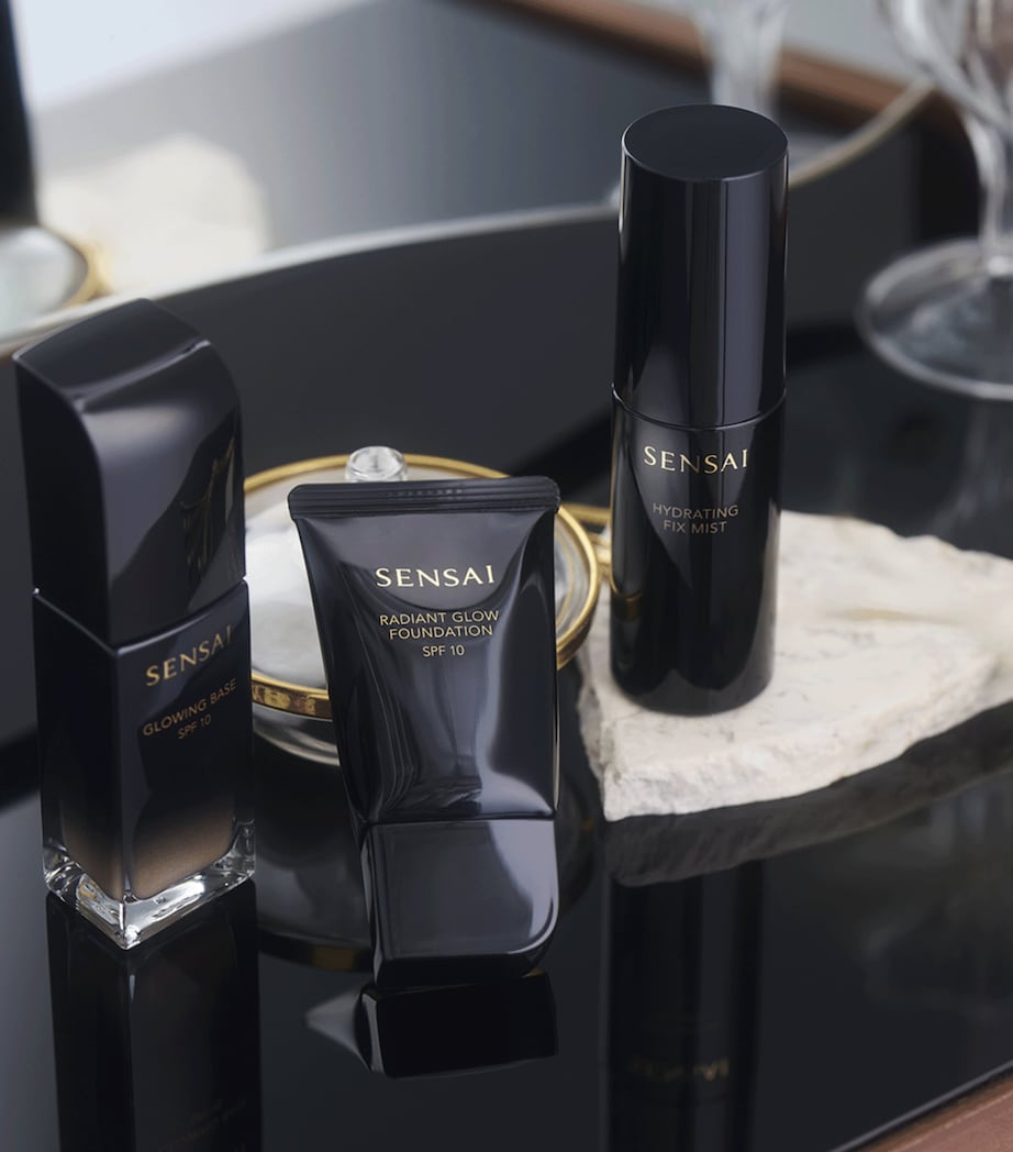 Radiant Glow Foundation RG205 Image 4