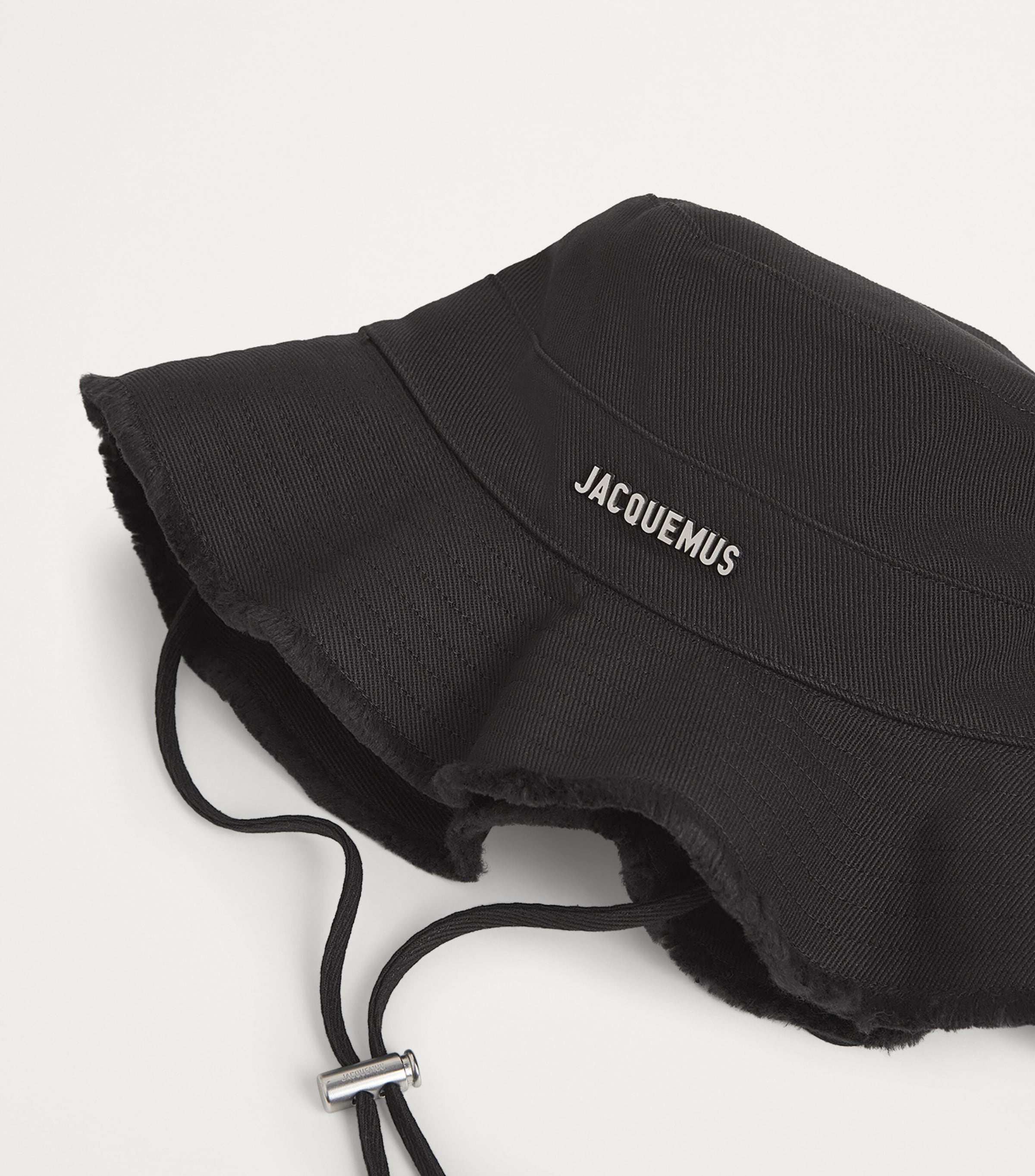 【送料&関税込】Jacquemus Hat With Logo - Unisex Jacquemus logo-embroidered Bucket Hat | Brown | FARFETCH