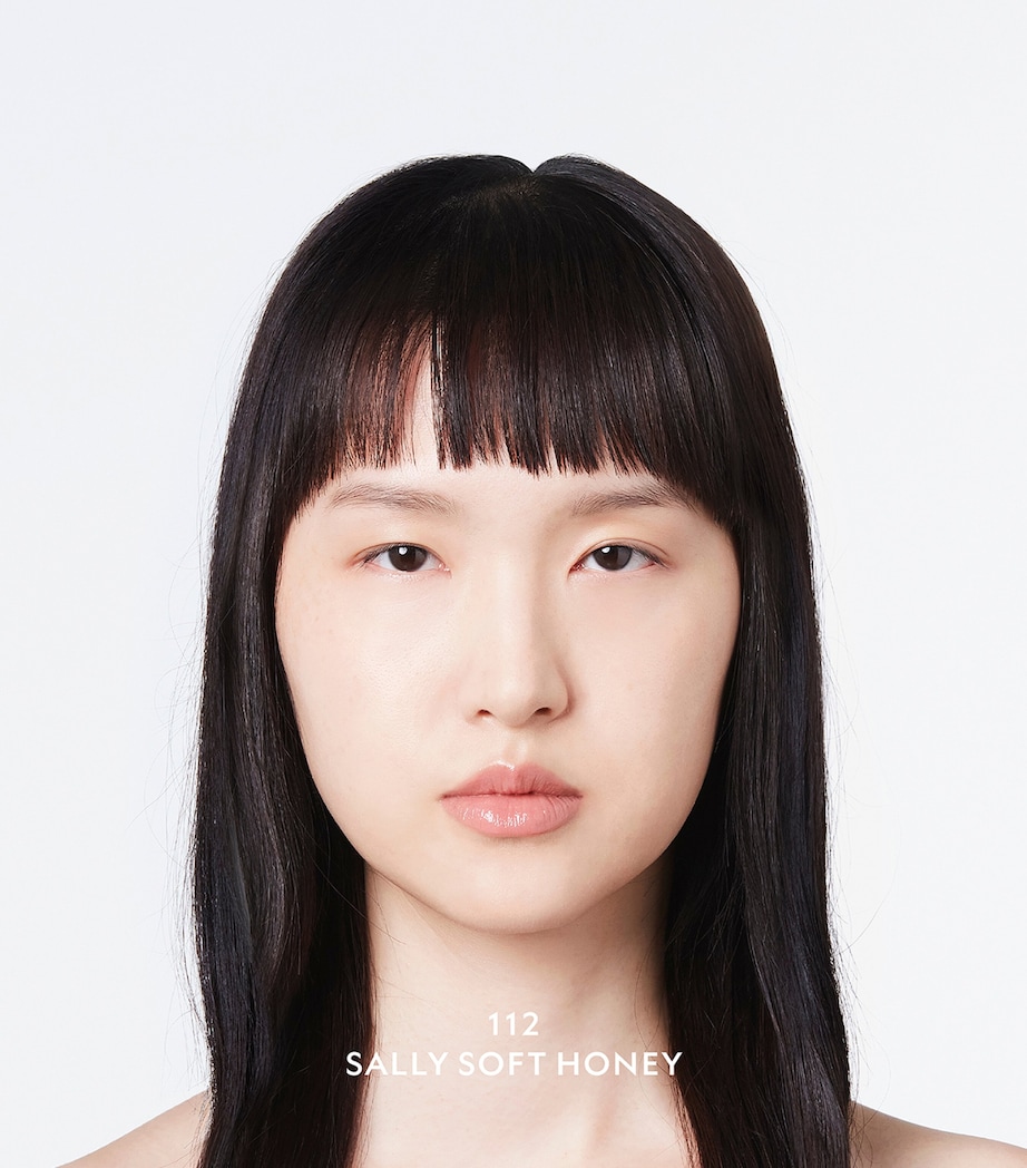 Gucci’s Rouge de Beauté Brillant Glow & Care Lip Colour 112 Image 5