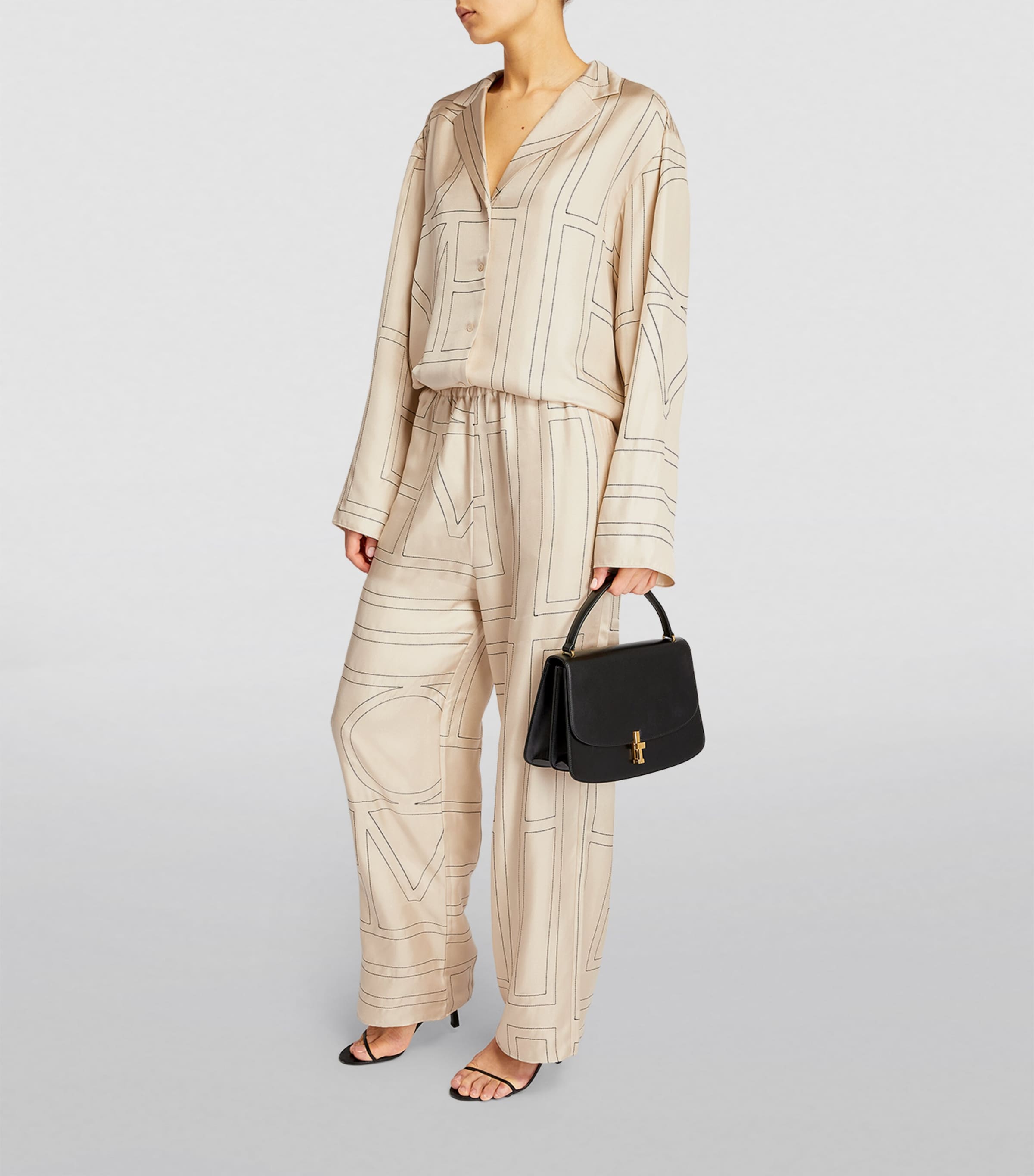 25SS■TOTEME■シルク Monogram シャツ＆パンツセットアップ TOTEME Monogram Embroidered Silk Button-Up Shirt | Nordstrom