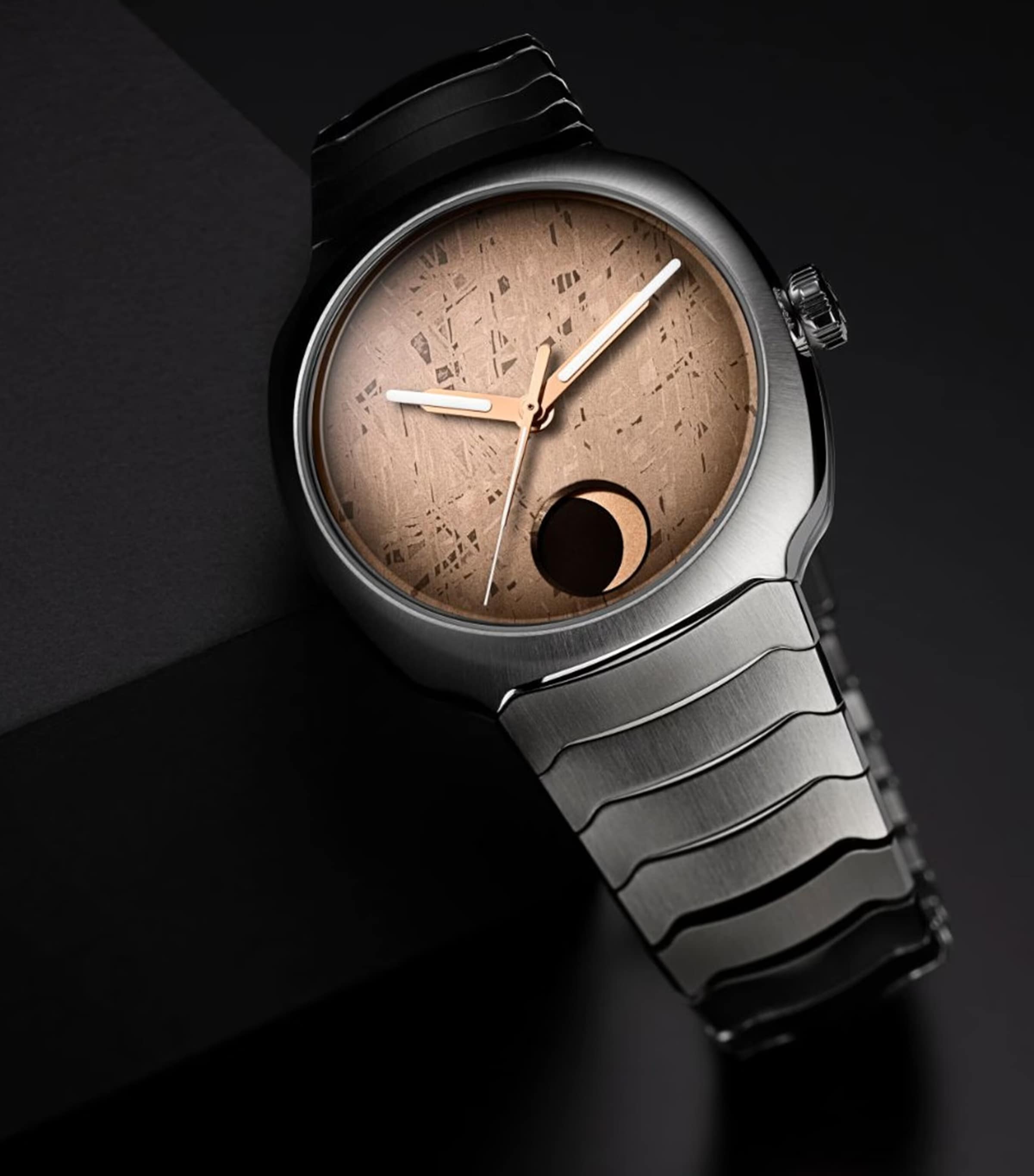 H. Moser & Cie Streamliner Perpetual Moon Concept Meteorite Watch 40mm Golden Meteorite Image 5