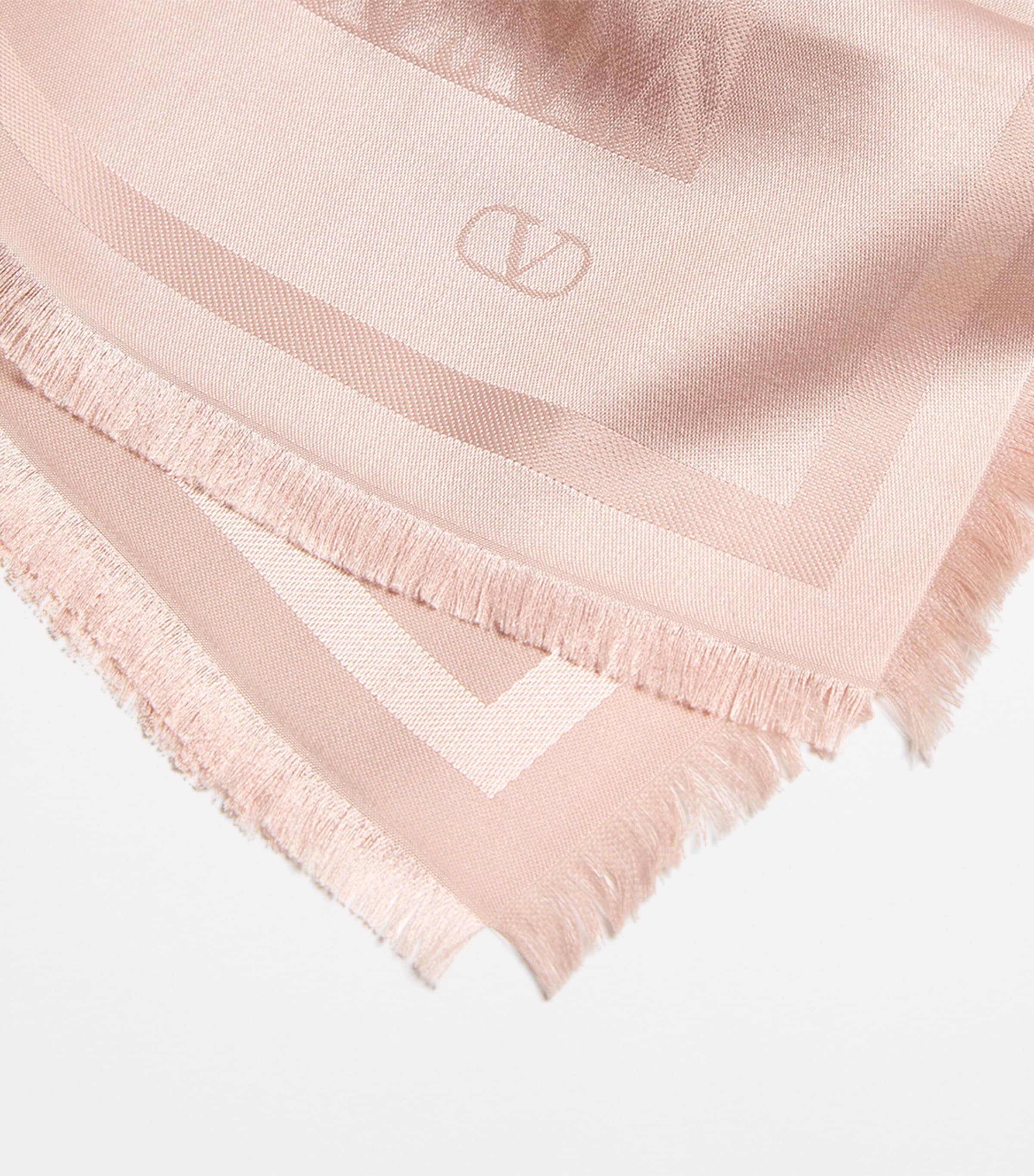 スカーフ Valentino Garavani Toute La V Shawl In Silk And Wool Toute La V Wool And Silk Shawl for Woman in Butter