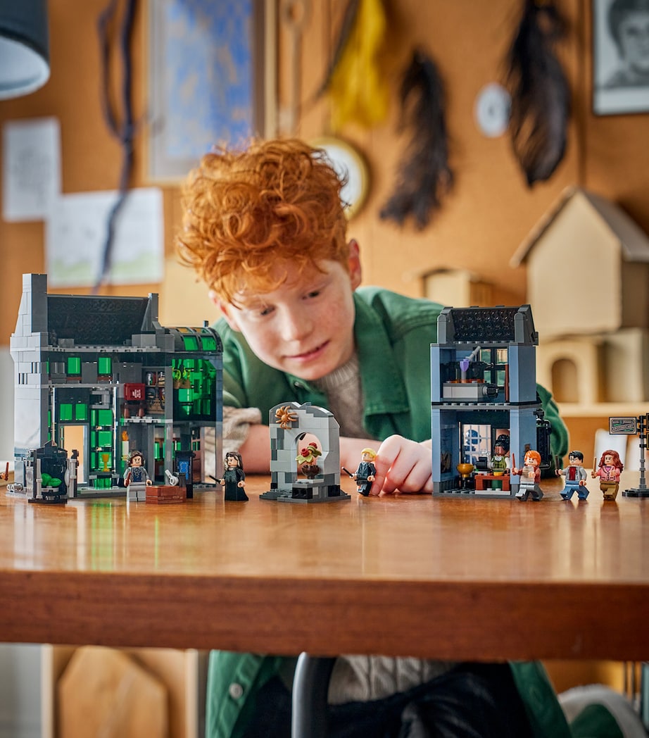 Lego Harry Potter Knockturn Alley Wizarding Shops 76471 Image 4