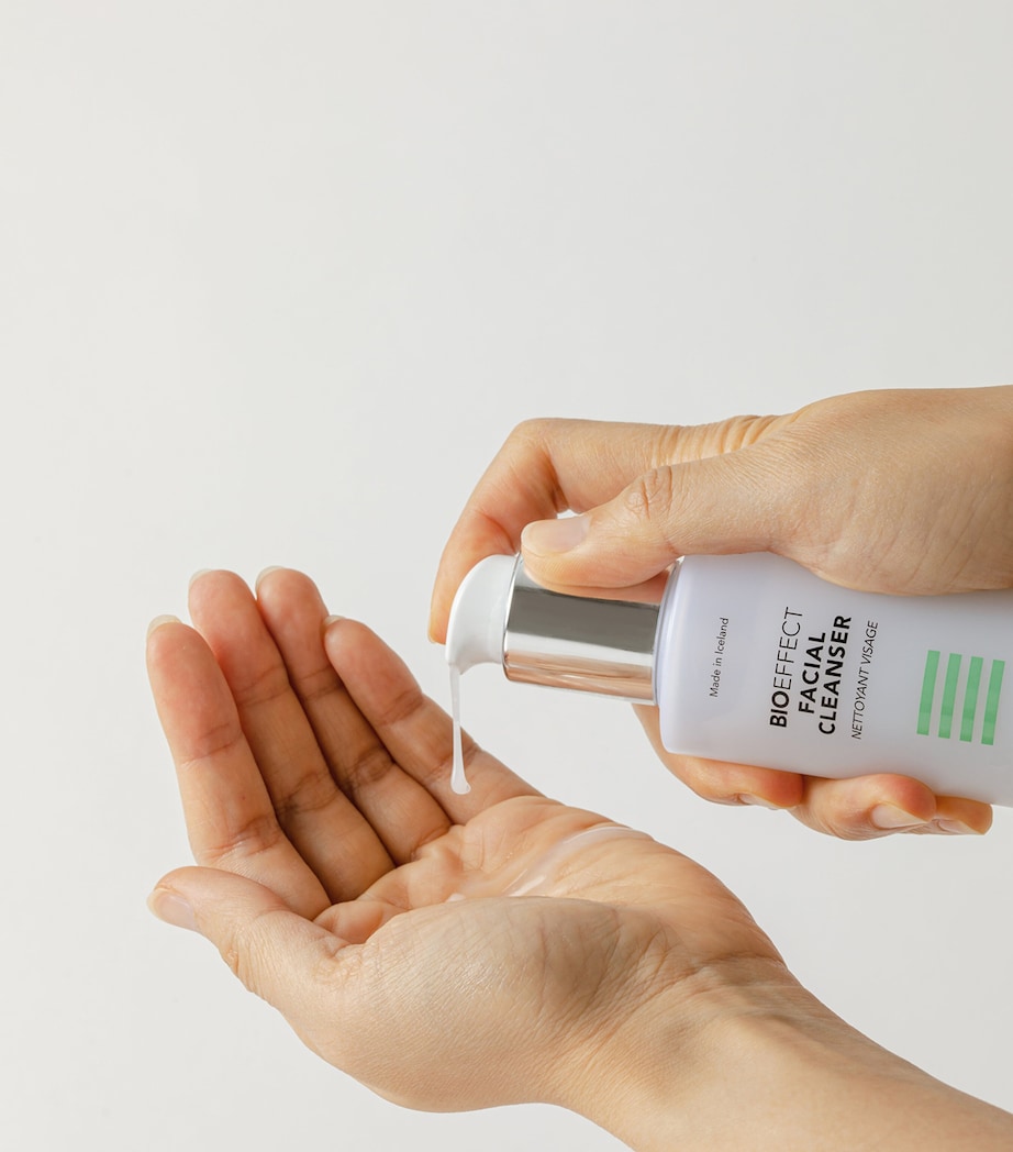 Facial Cleanser (120ml) NO COLOUR Image 2