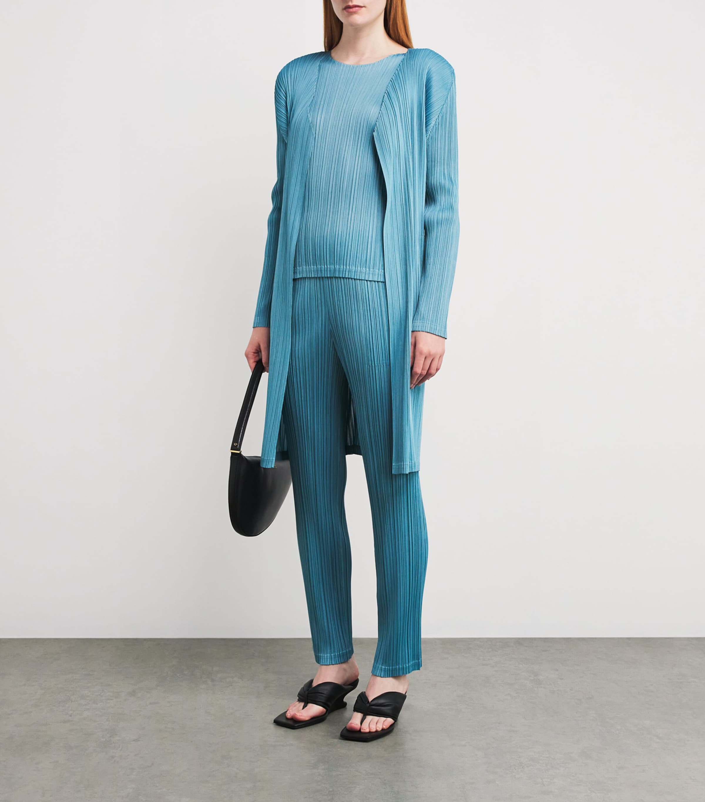 ISSEY MIYAKE カーディガン PLEATS PLEASE MONTHLY COLORS : MARCH – ISSEY MIYAKE ONLINE STORE