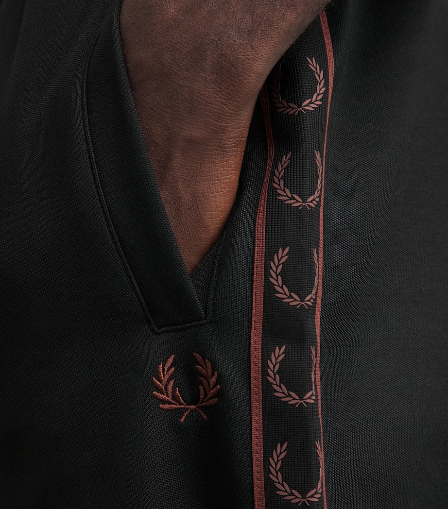 Fred Perry Mens Contrast Tape Wreath Sweatpants Black Image 3