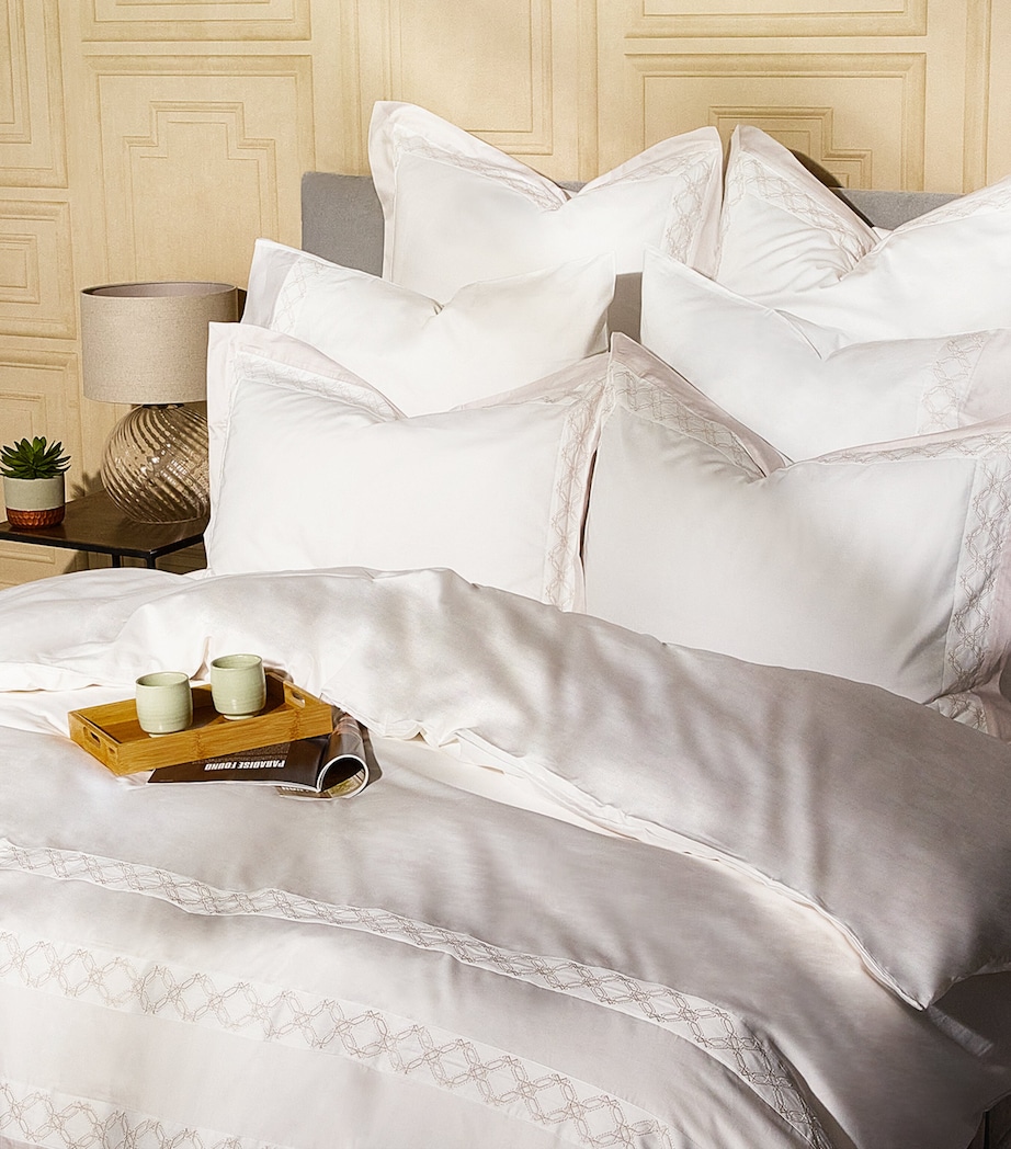 Beaufort King Duvet Cover and Pillowcase Set (230cm x 220cm) WHILE/PALE GREY Image 3