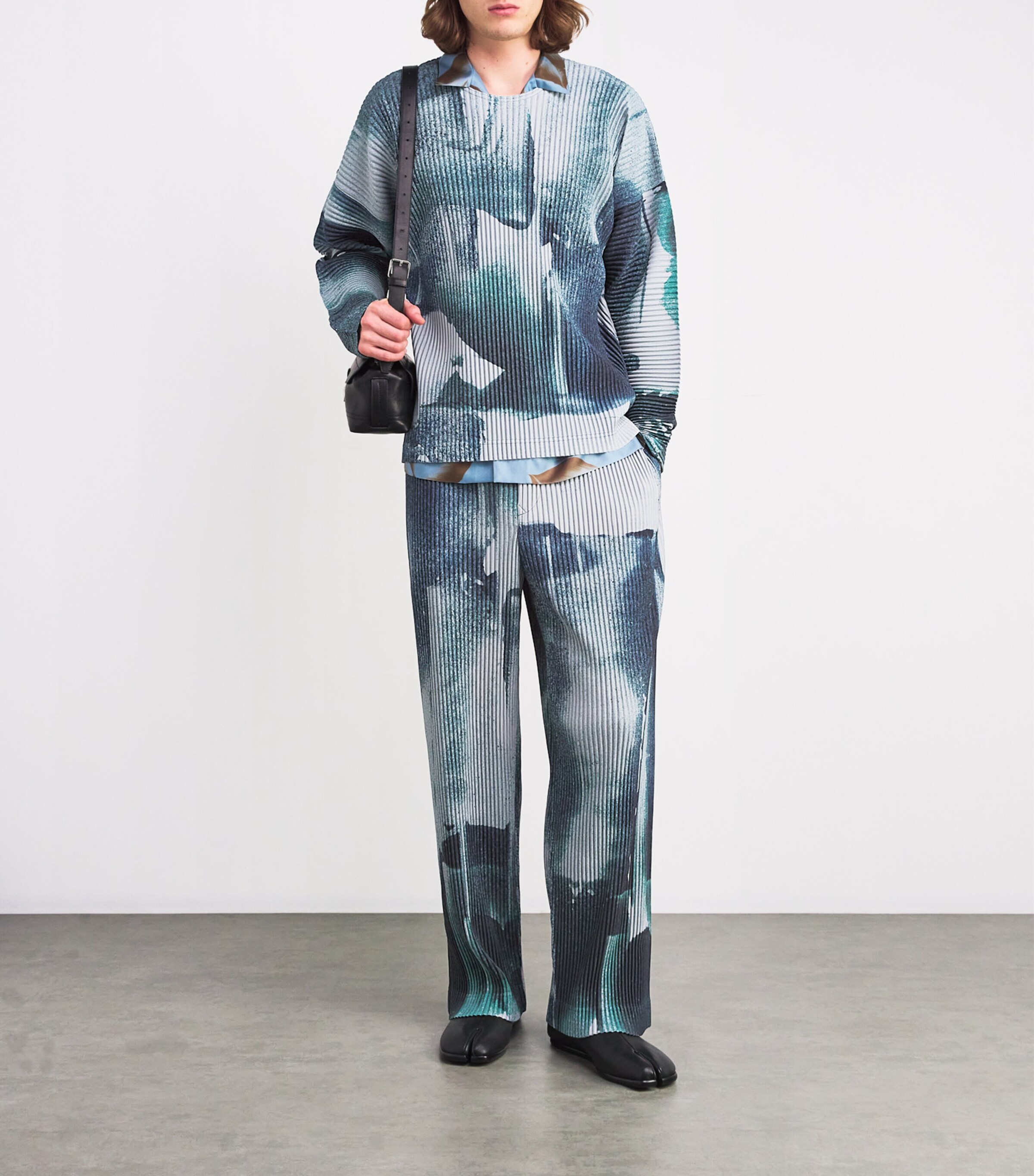 Homme Plissé Issey Miyake Mens Landscape Print Pleated T-Shirt Gray Image 2