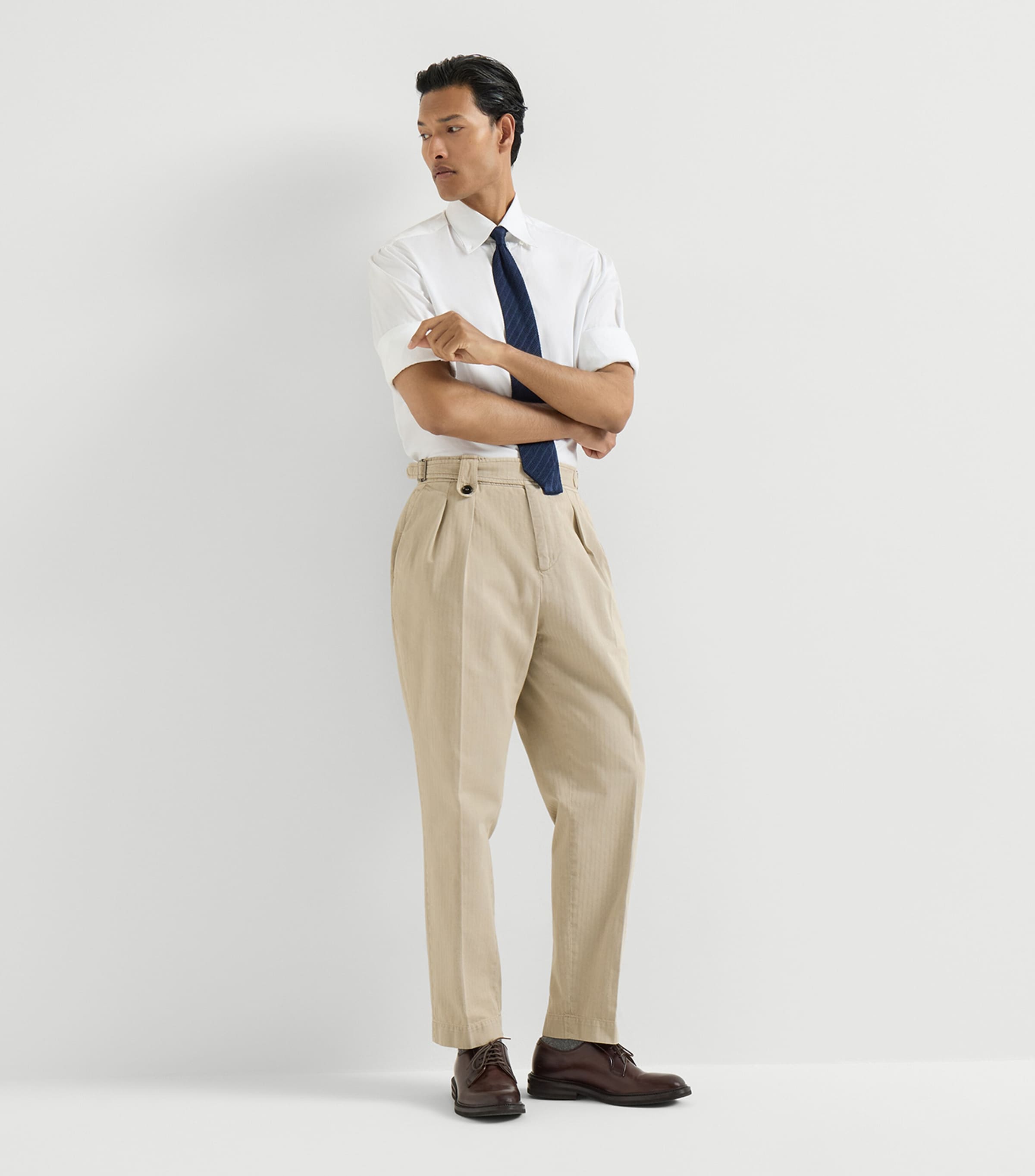 Brunello Cucinelli Mens Cotton Chevron Double-Pleated Trousers Image 4