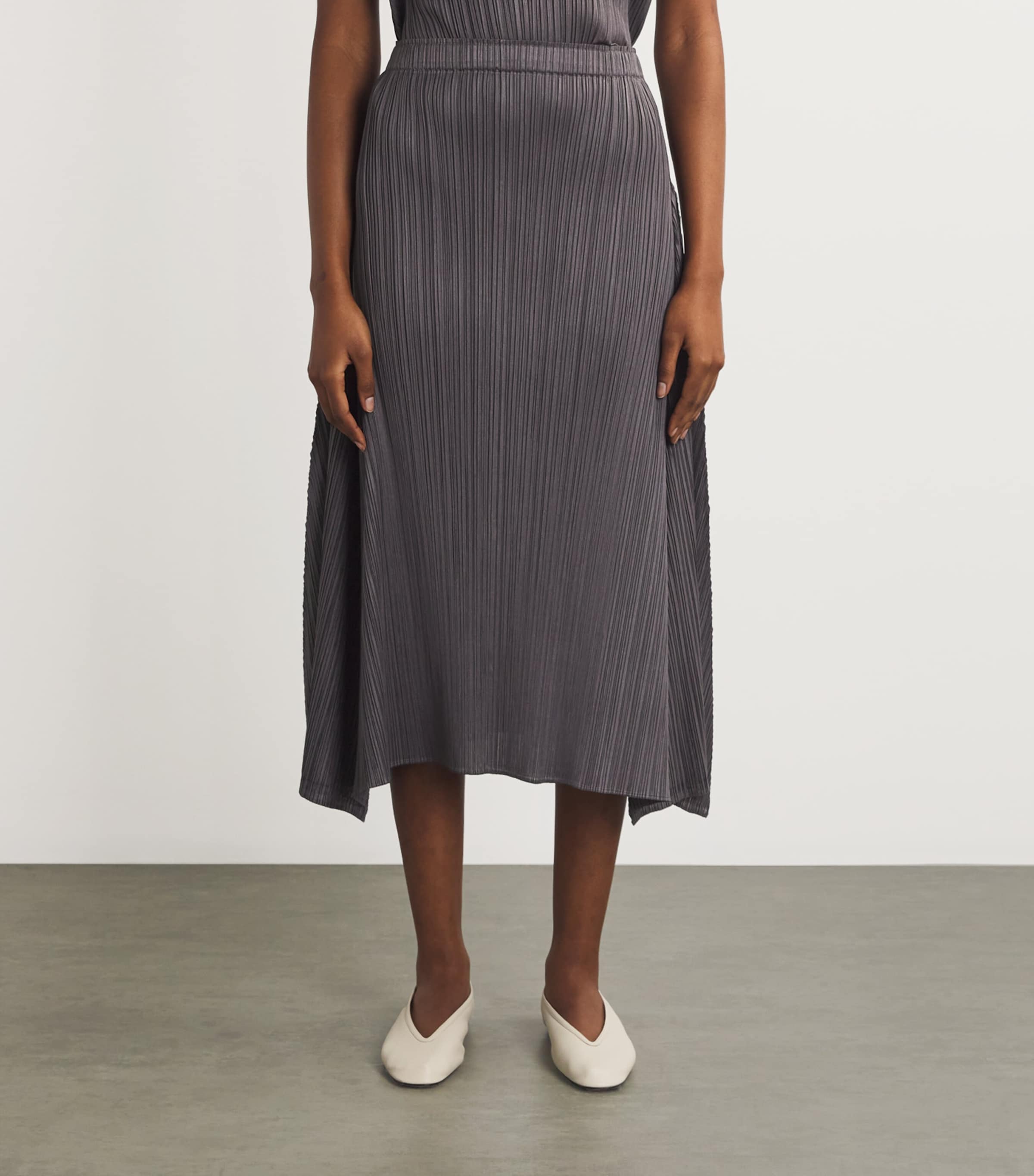 【極美品】2024.12 PLEATS PLEASE 定価¥58,300 極美品】2024.12 PLEATS PLEASE 定価¥58,300