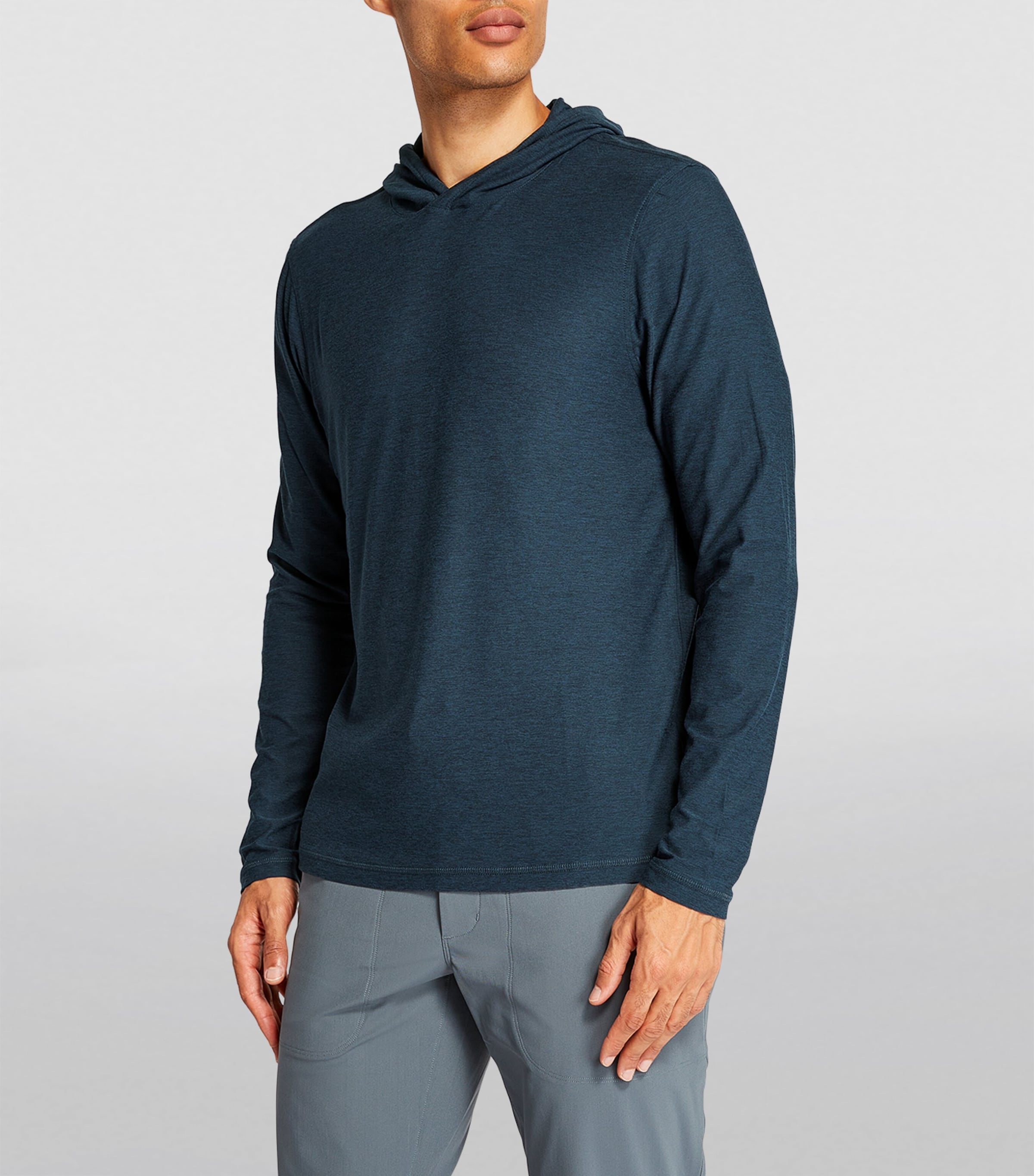 VUORI Mens Strato Tech Hoodie Hnv/navy Heather Image 2