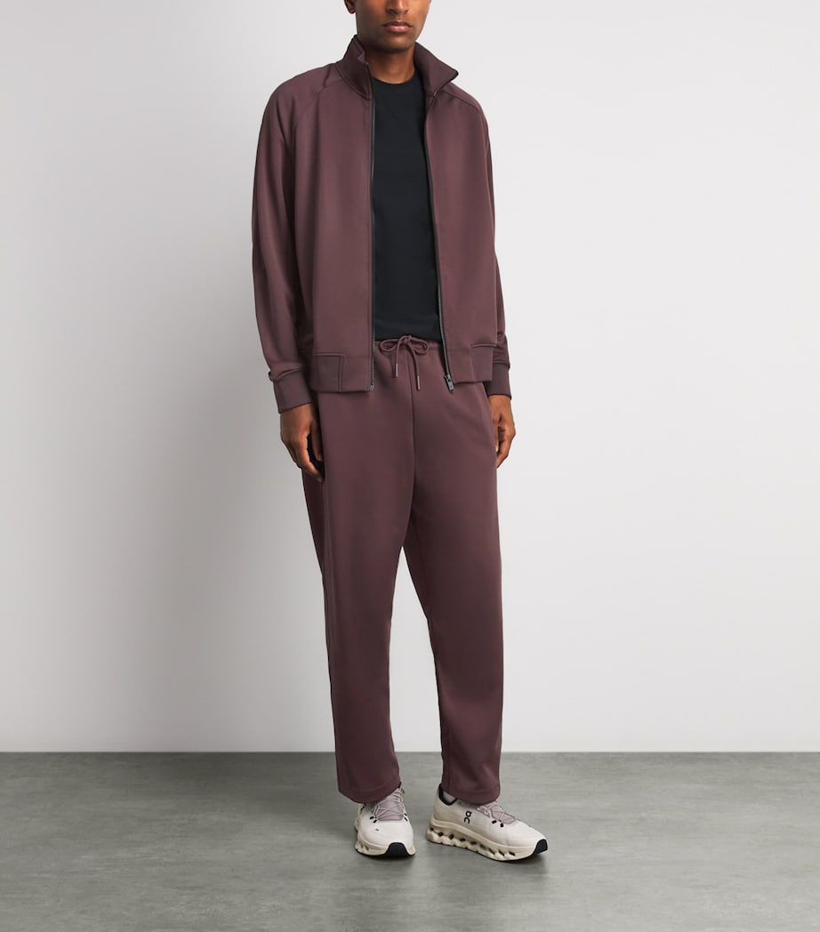 On Mens Courtside Sweatpants Mulberry Image 2