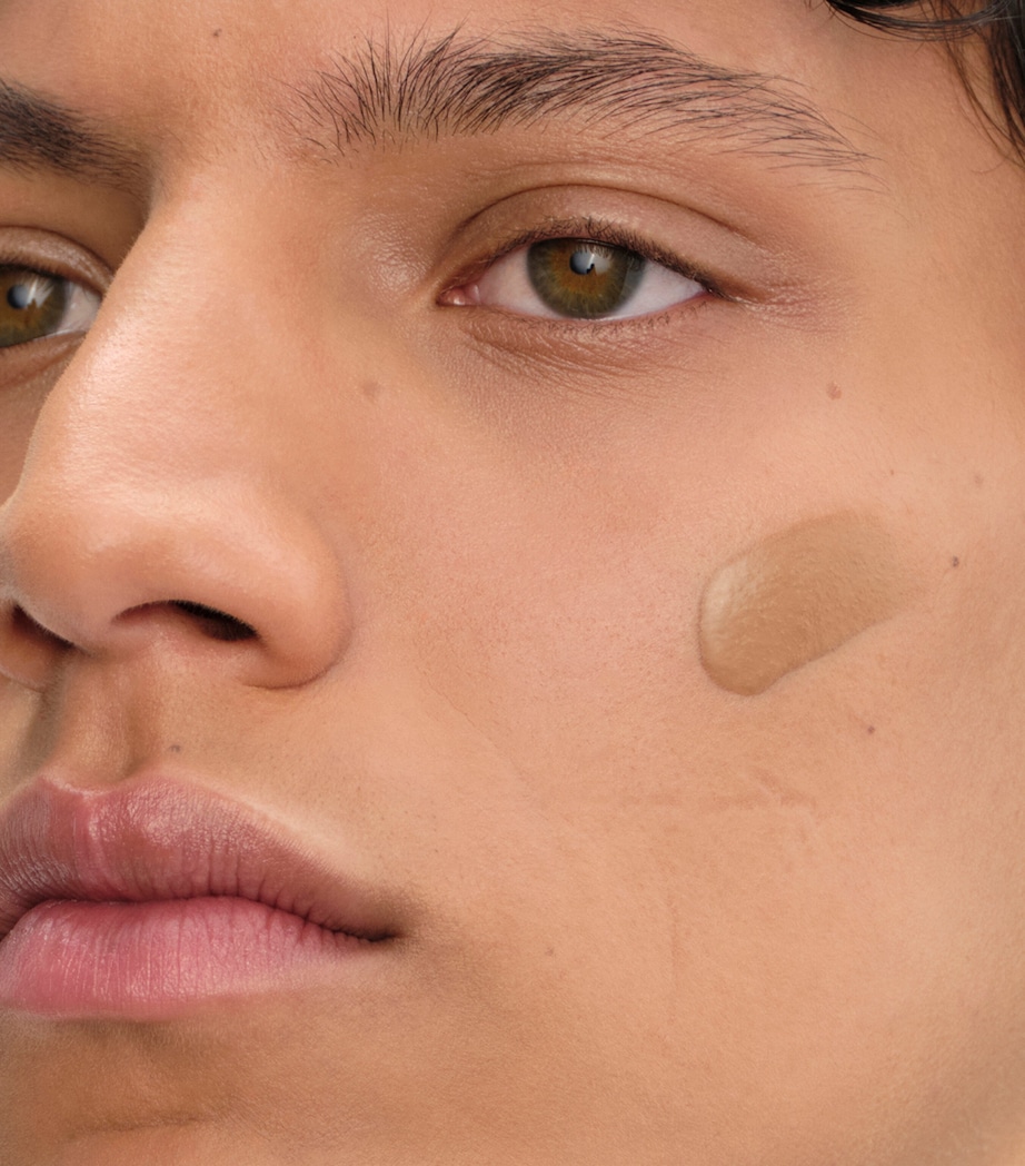 Reveal Skin Optimising Foundation MC60 Image 4