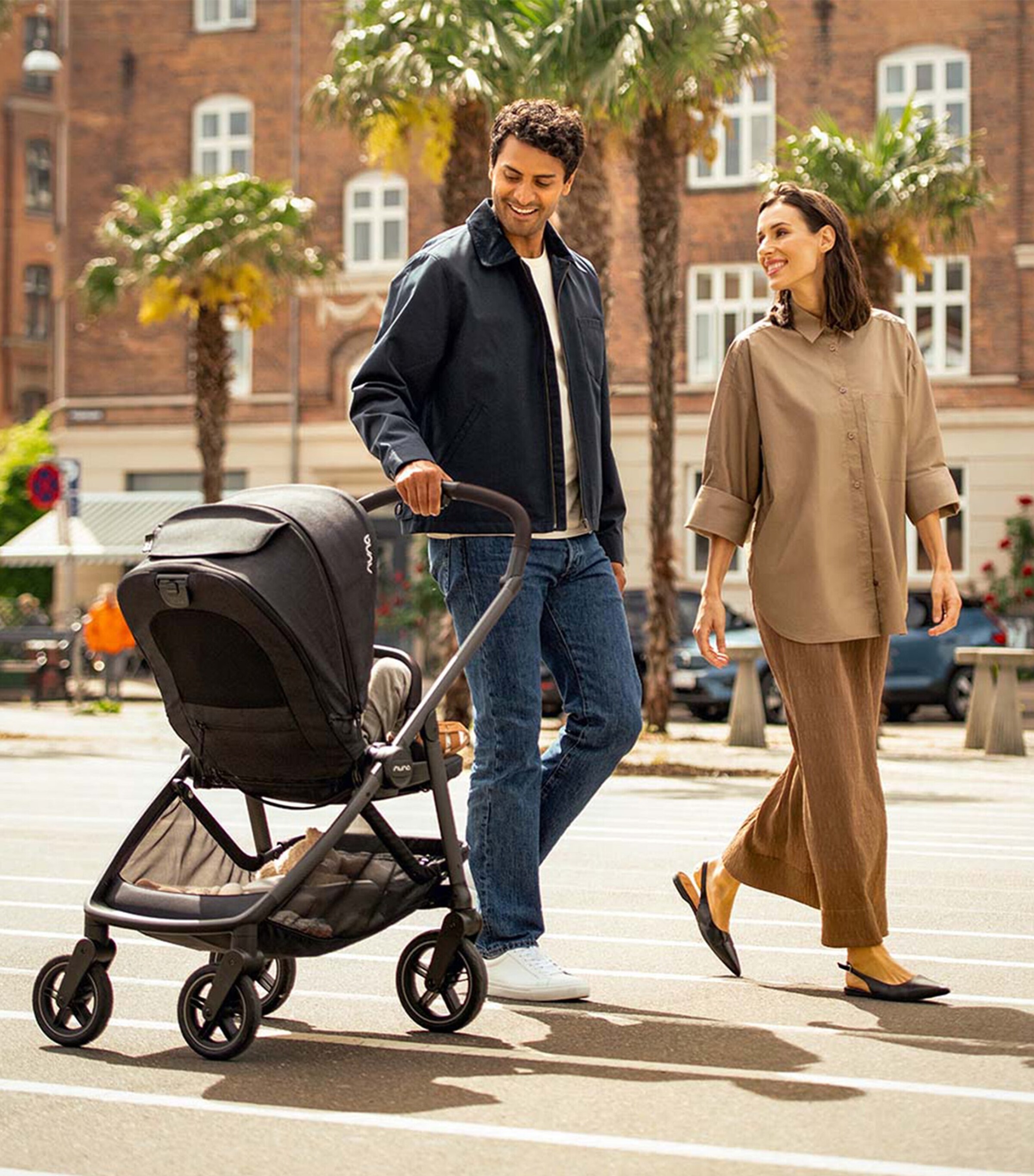 SWIV Pushchair, LYTL Carry Cot, ARRA Flex Car Seat and BASE Curv Adaptor Bundle CAVIAR Image 9