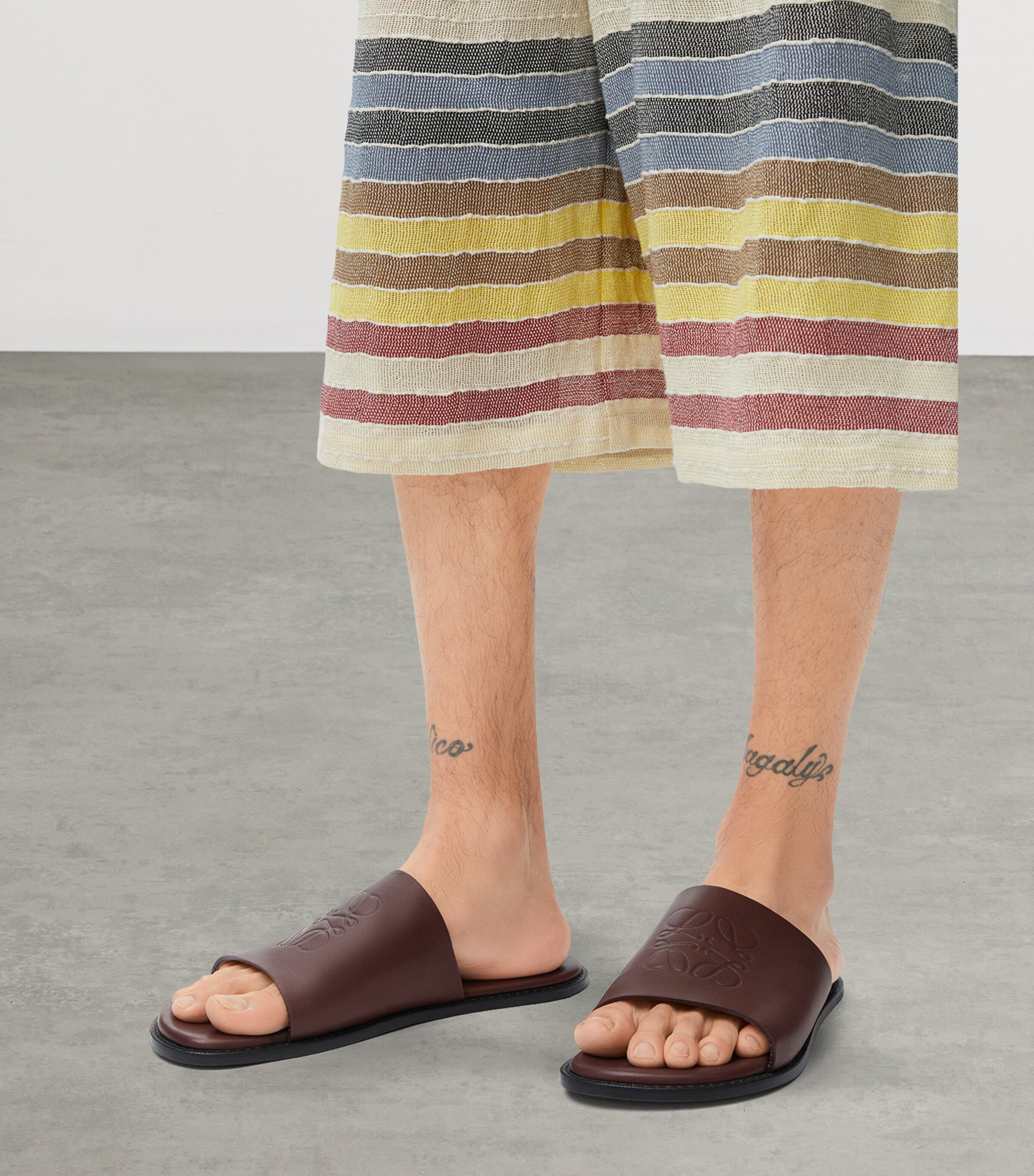 LOEWE x Paula's Ibiza Leather Anagram Slides Oxblood Image 2