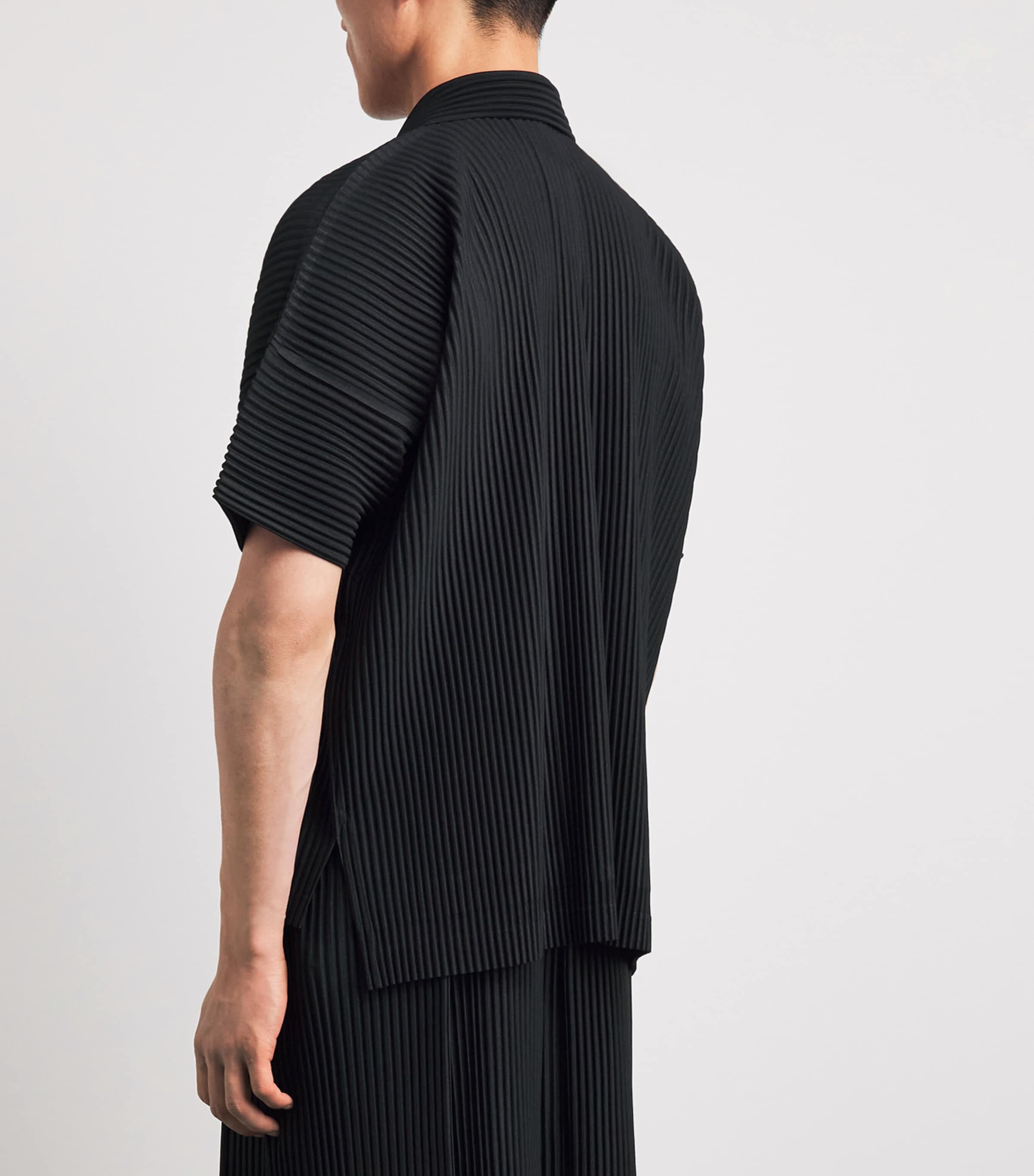 Homme Plissé Issey Miyake Mens Pleated Short-Sleeve Shirt Black Image 5