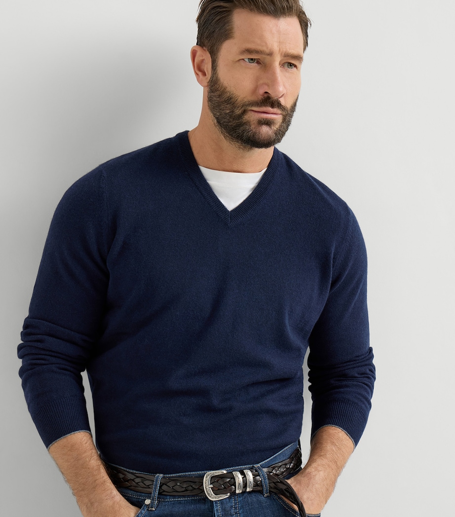 Brunello Cucinelli Mens Cashmere V-Neck Sweater Image 3