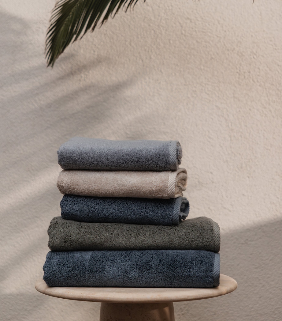 Hamam Organic Cotton-Modal Glam Bath Towel (70cm x 140cm) Dark Frost Image 3