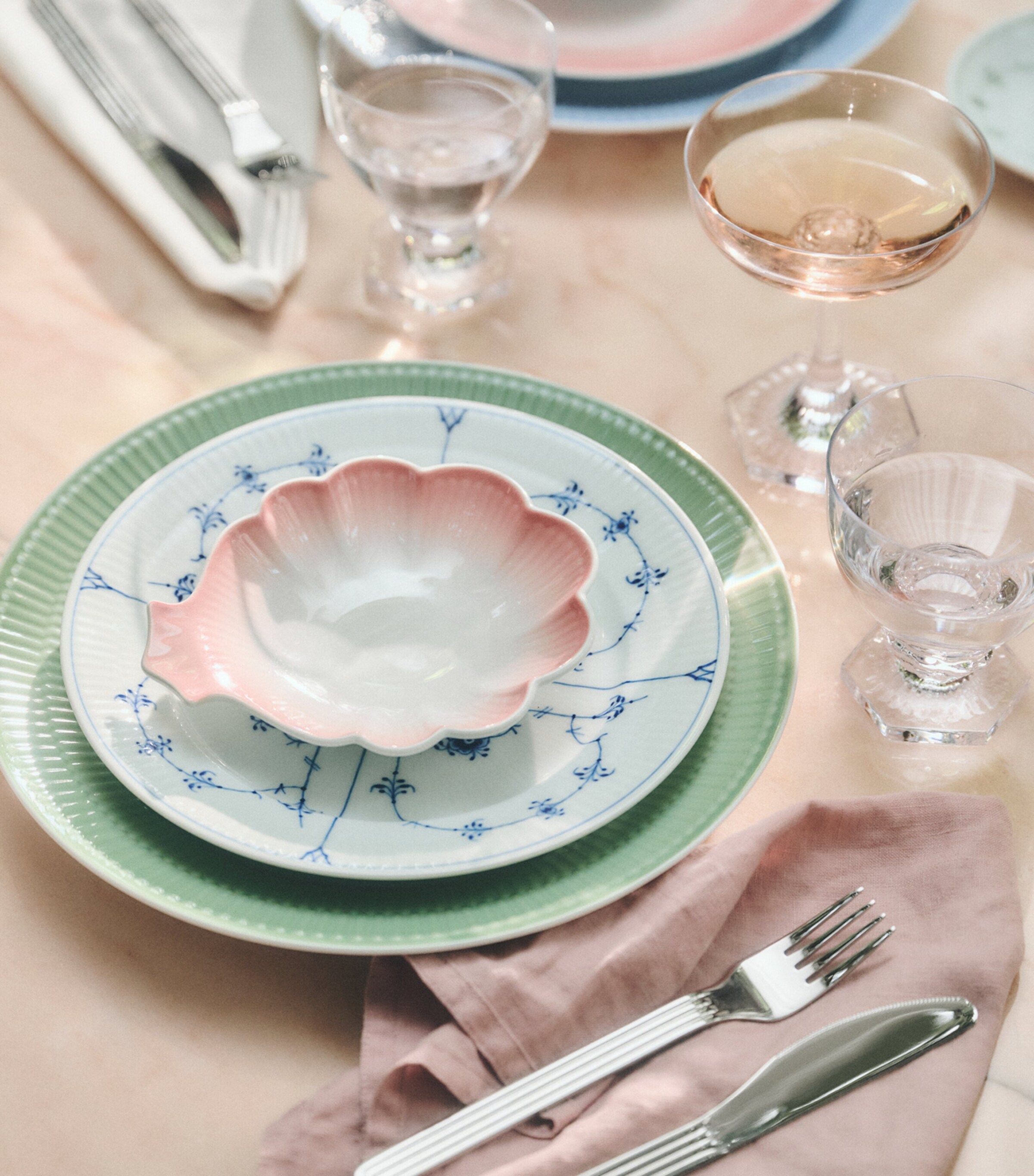 Royal Copenhagen Porcelain Iris Plate (22cm) Green Image 4