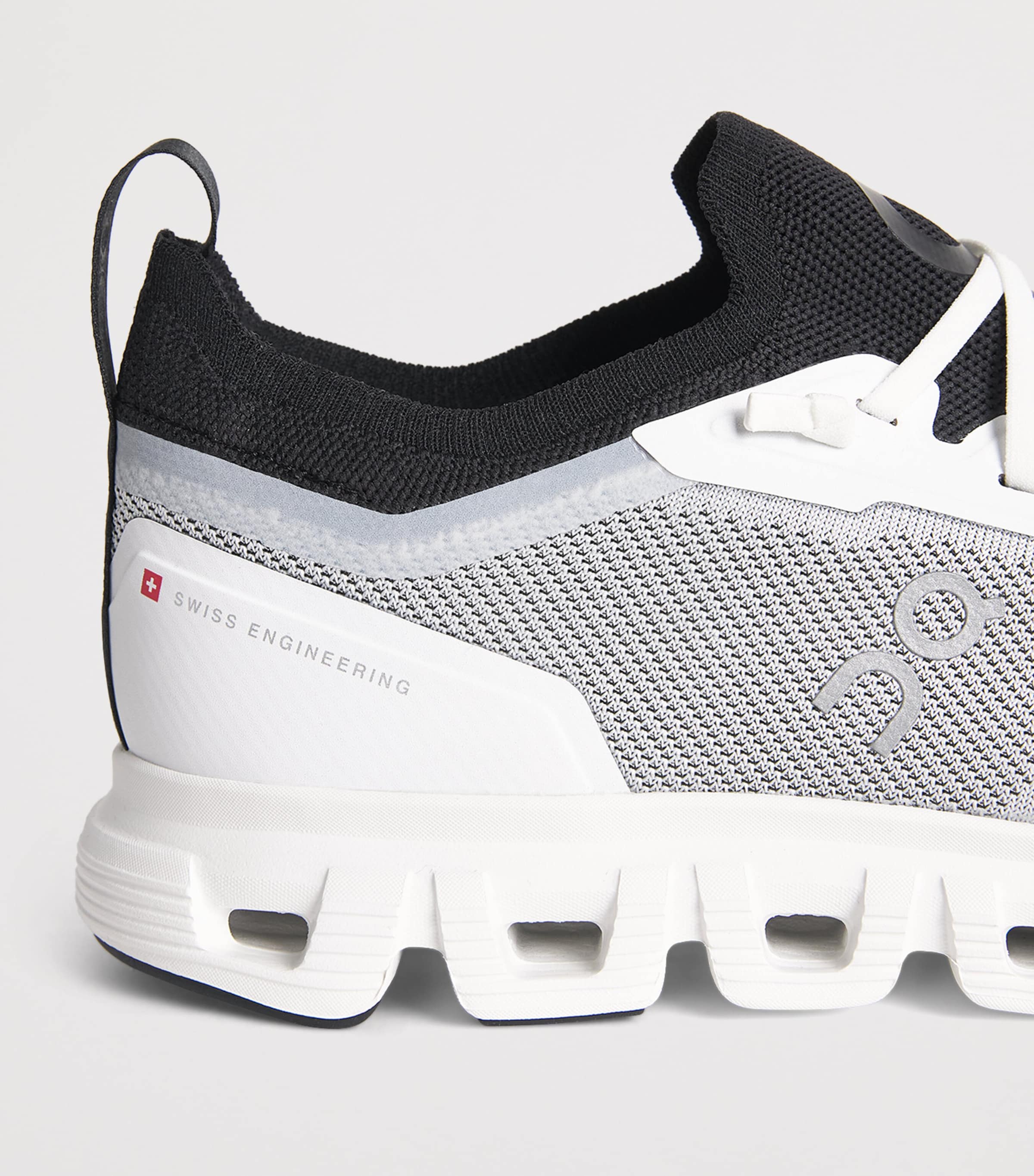 Cloud 6 Versa Trainers WHITE | BLACK Image 7
