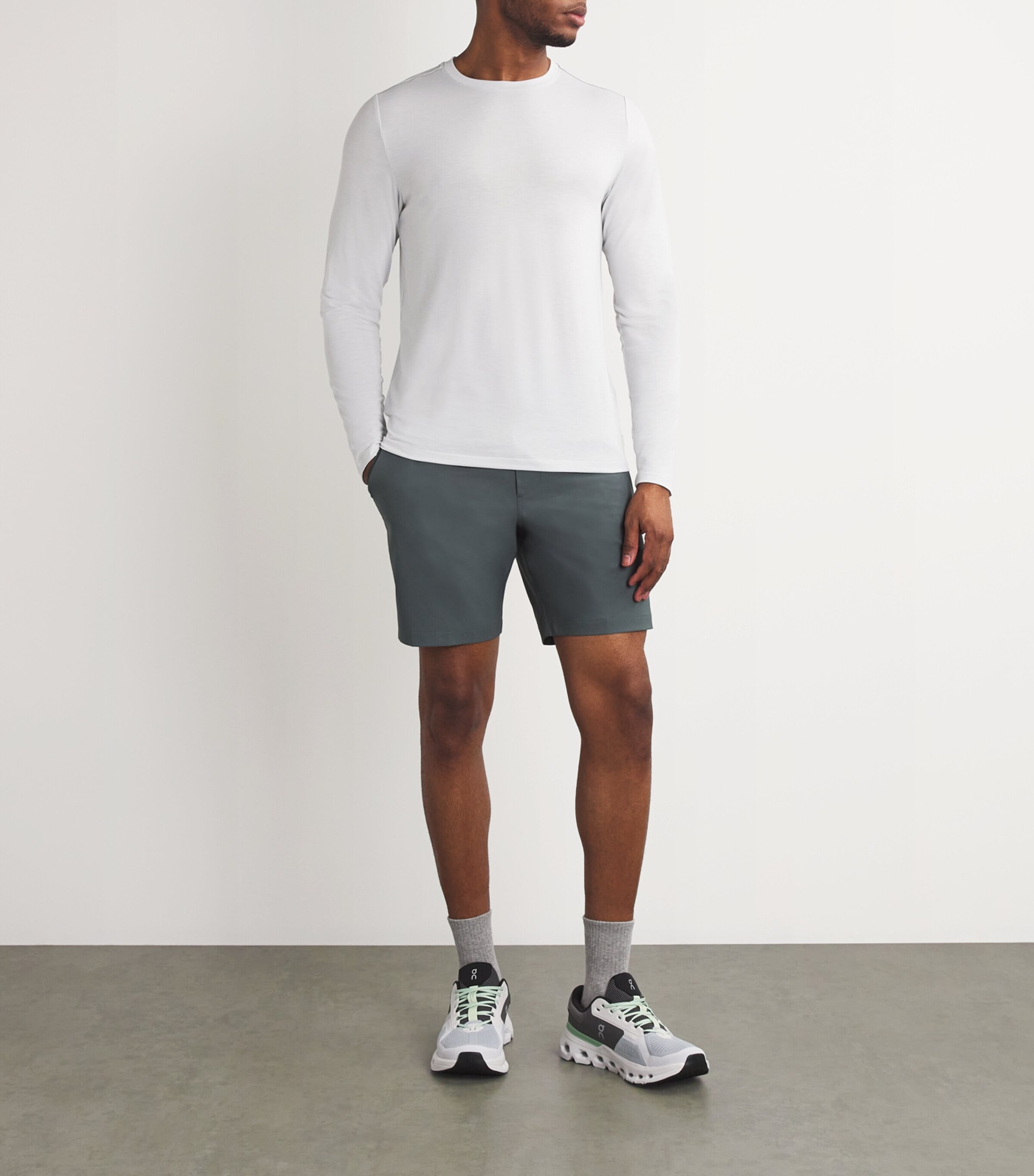 VUORI Mens Current Tech Long-Sleeve T-Shirt Frost Grey Fgr Image 2